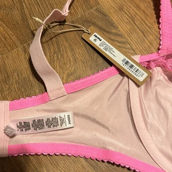 🌸 NWT SKIMS Stretch Satin Lace Unlined Balconette Bra 🌸 34DDDD Cherry Blossom