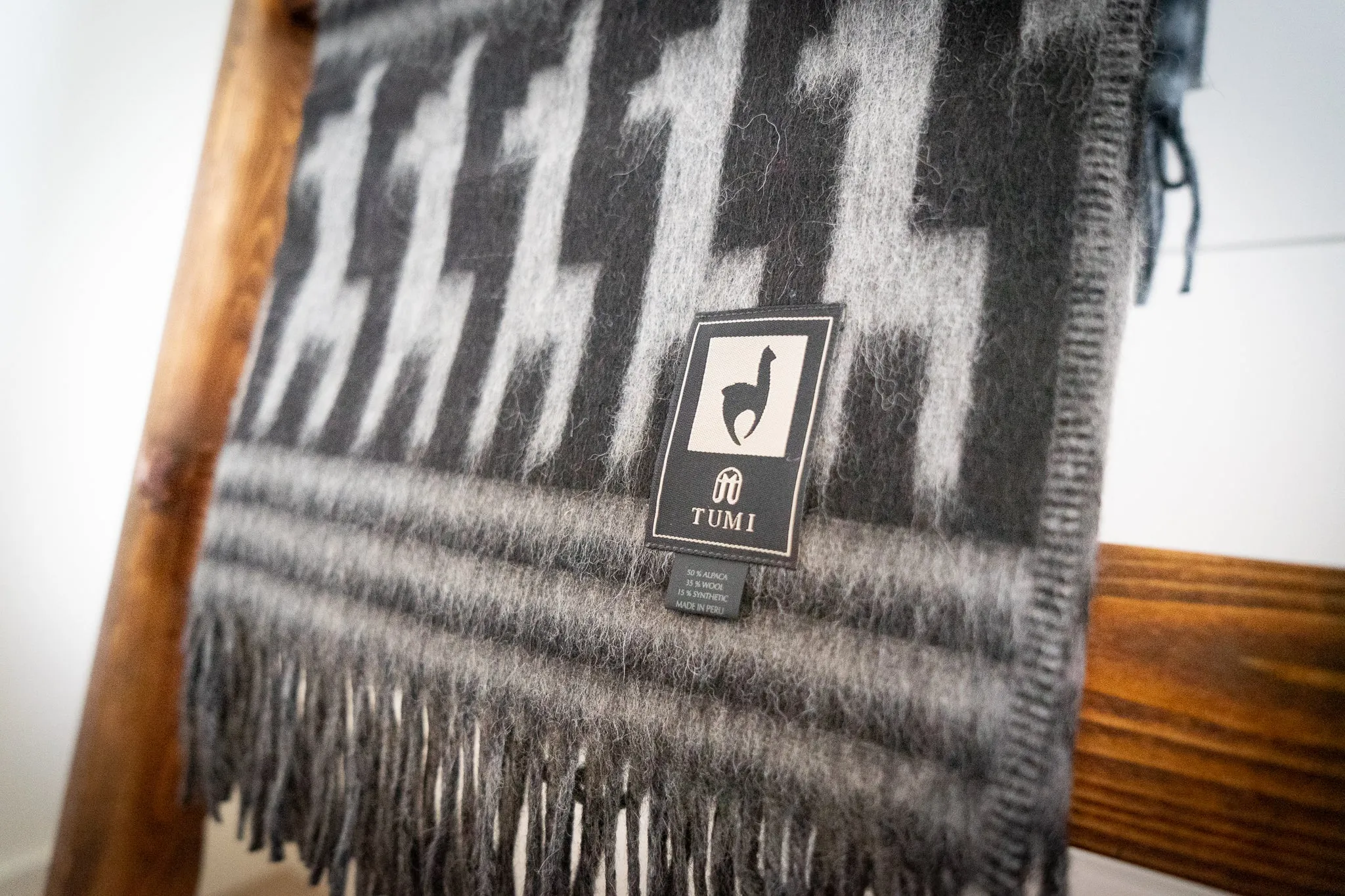Alpaca Wool Throw Blanket - Alpaca Design (Black)