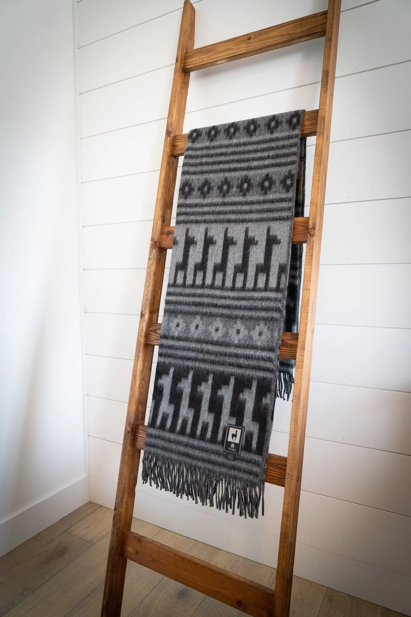 Alpaca Wool Throw Blanket - Alpaca Design (Black)