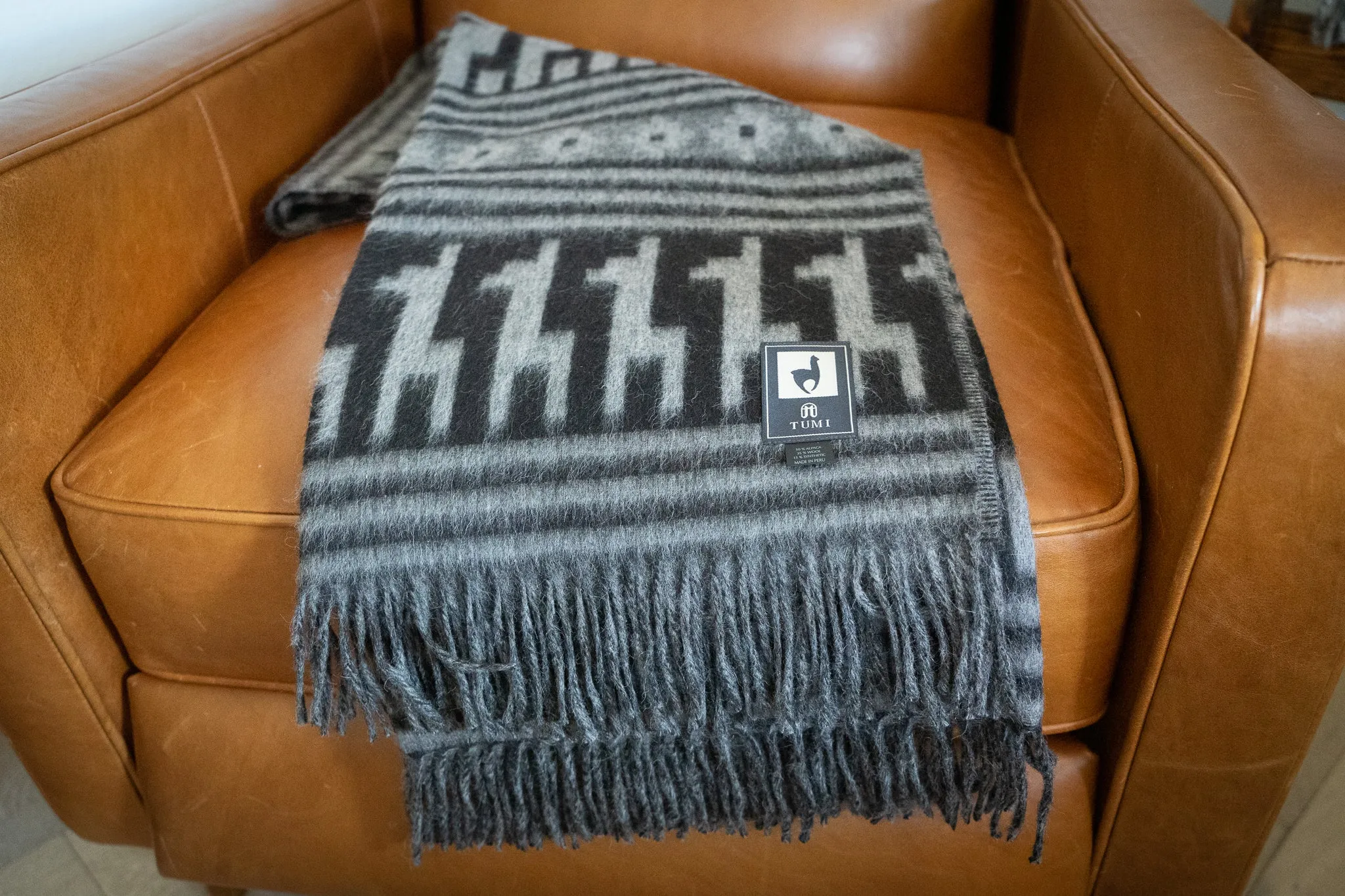 Alpaca Wool Throw Blanket - Alpaca Design (Black)