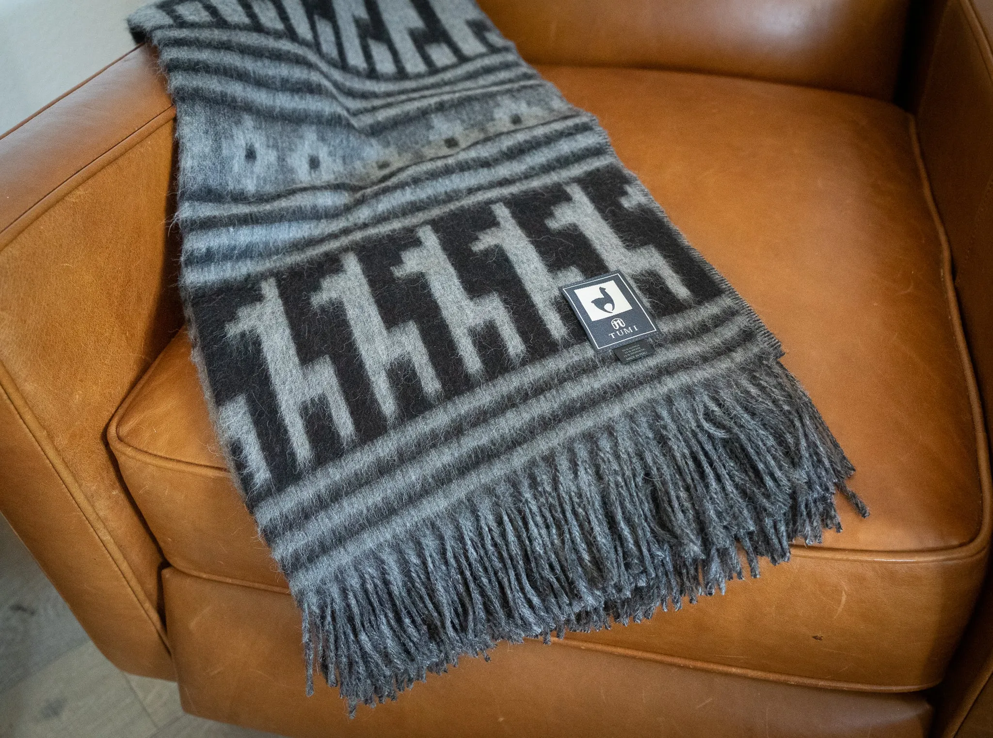 Alpaca Wool Throw Blanket - Alpaca Design (Black)
