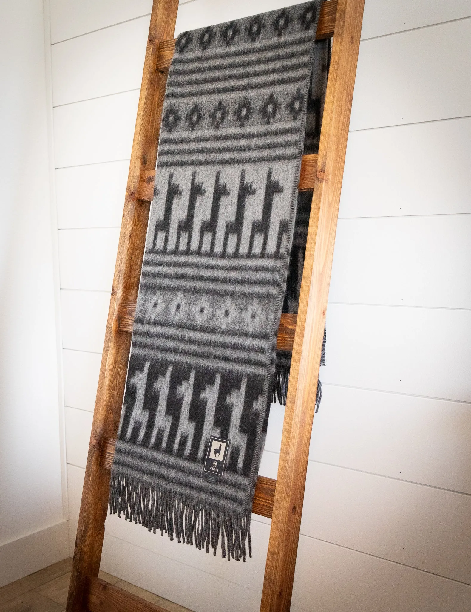 Alpaca Wool Throw Blanket - Alpaca Design (Black)
