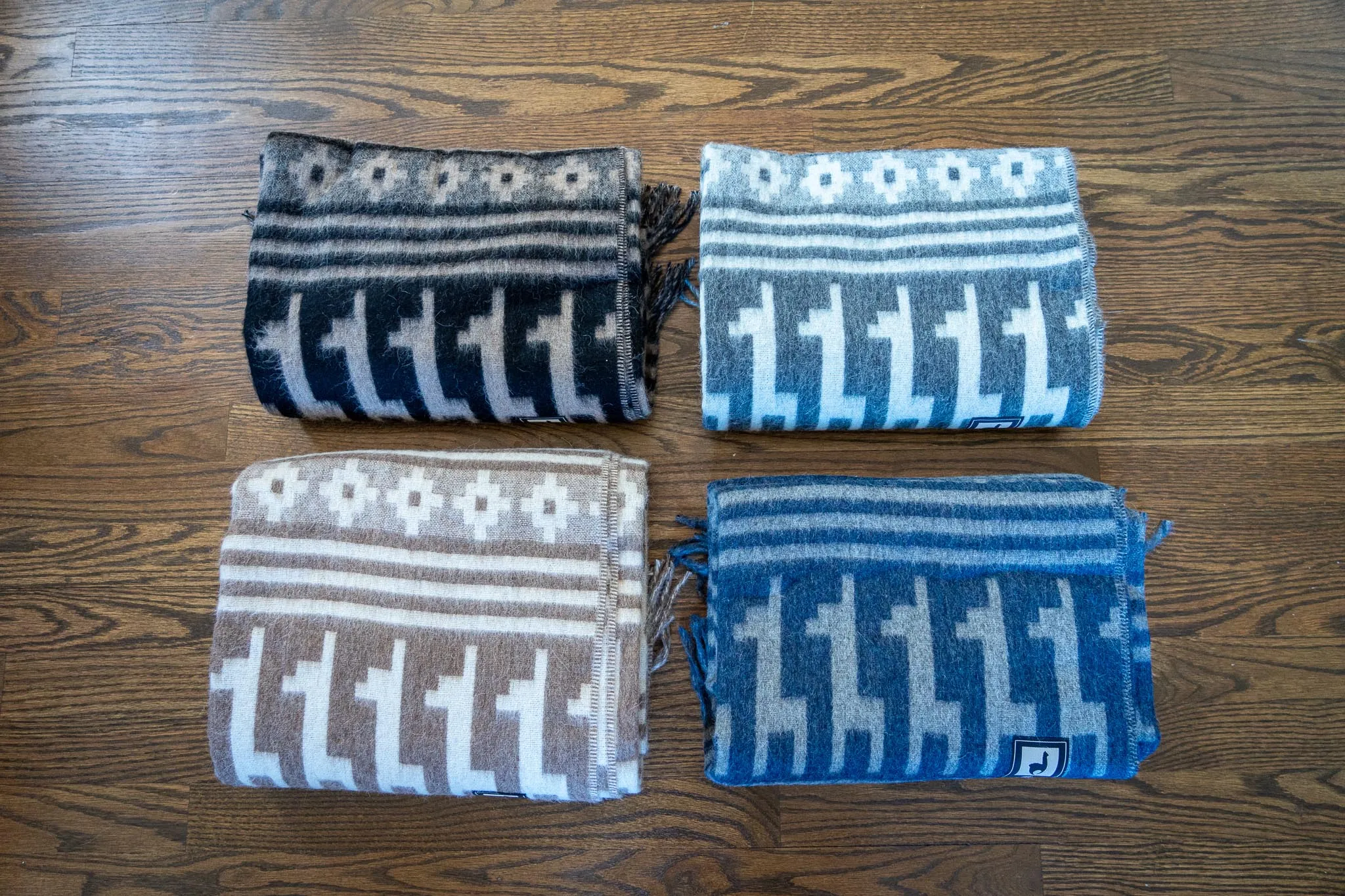 Alpaca Wool Throw Blanket - Alpaca Design (Black)