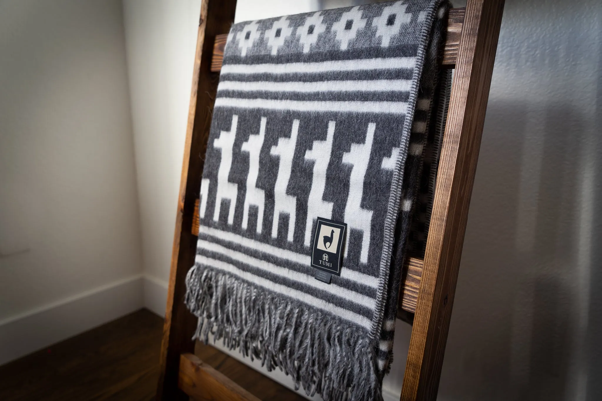 Alpaca Wool Throw Blanket - Alpaca Design (Grey)