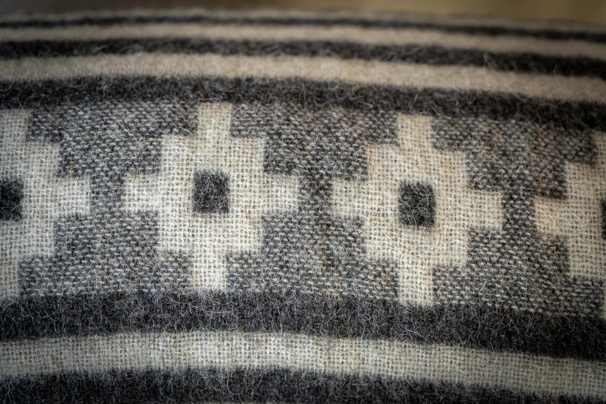 Alpaca Wool Throw Blanket - Alpaca Design (Grey)