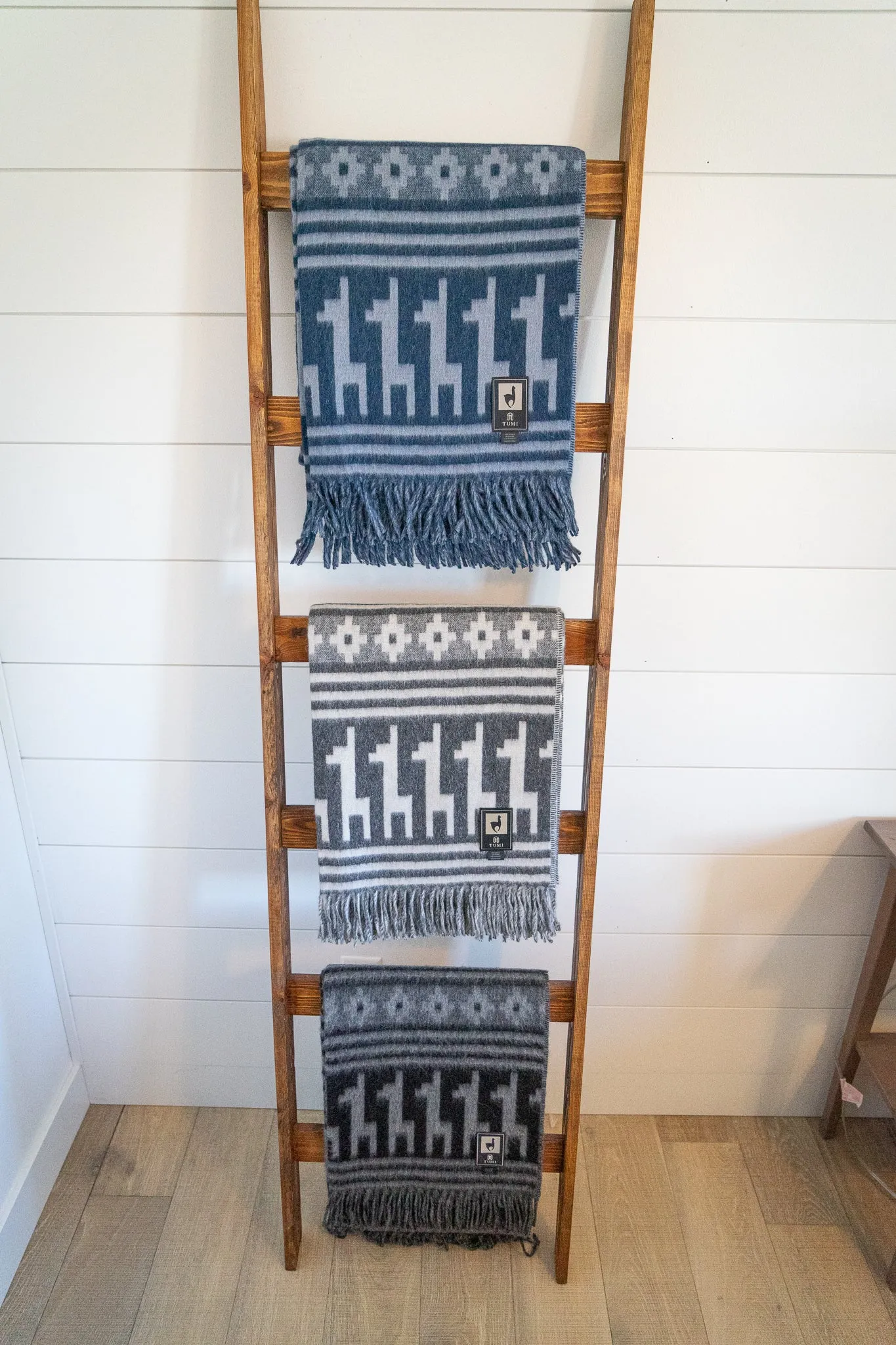 Alpaca Wool Throw Blanket - Alpaca Design (Grey)