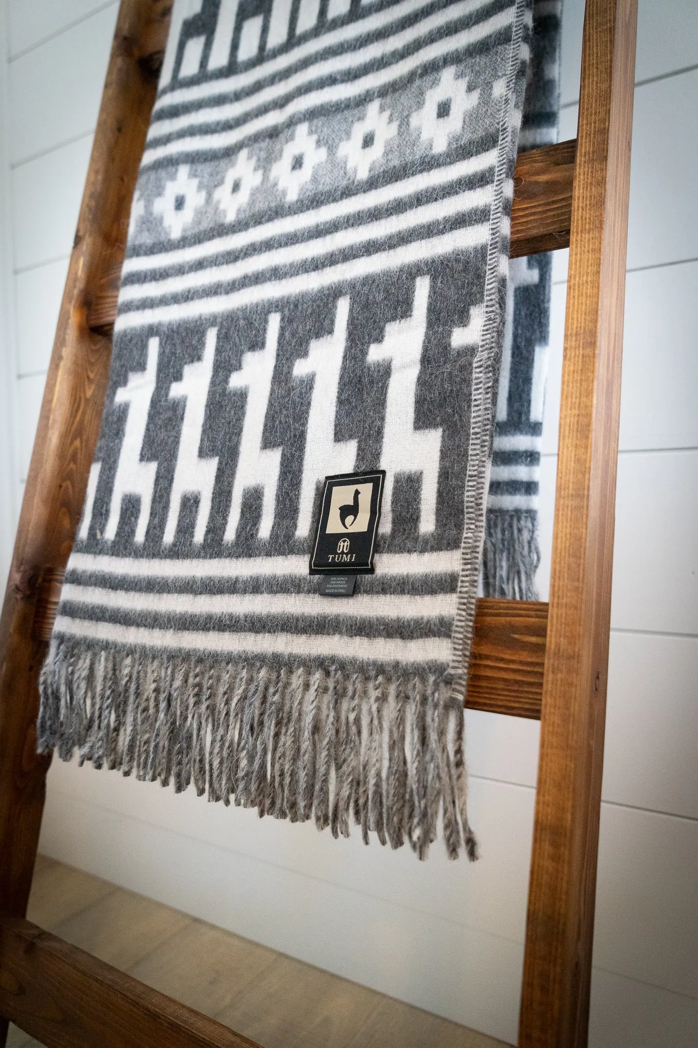 Alpaca Wool Throw Blanket - Alpaca Design (Grey)