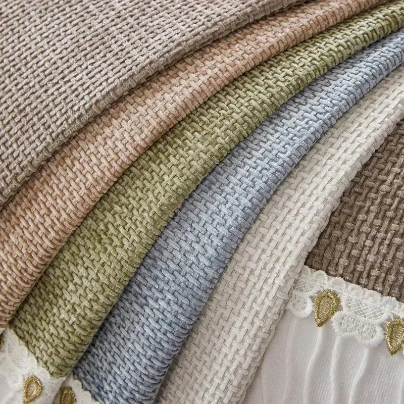 Capa para Sofá Chenille Antiderrapante com Bordado Floral Marrom Escuro