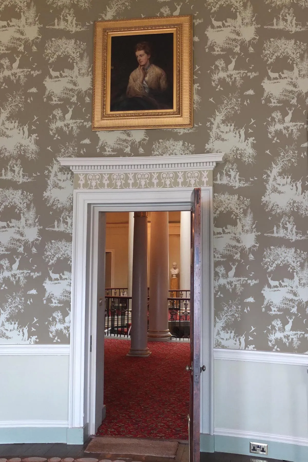 hunting toile wallpaper