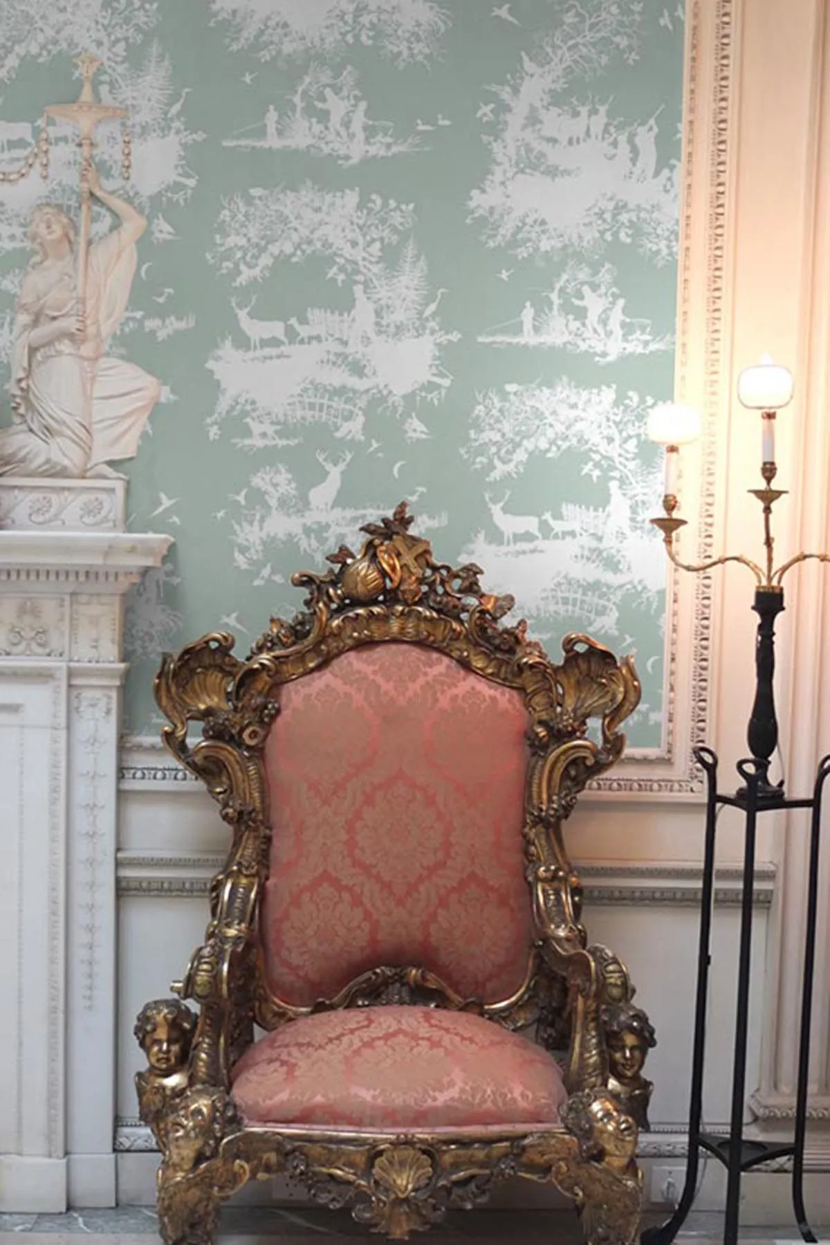hunting toile wallpaper