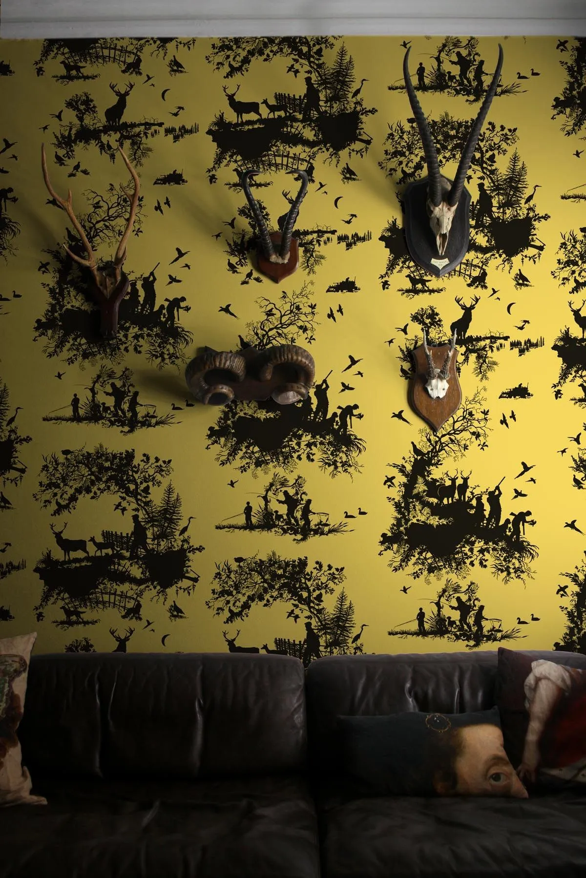 hunting toile wallpaper