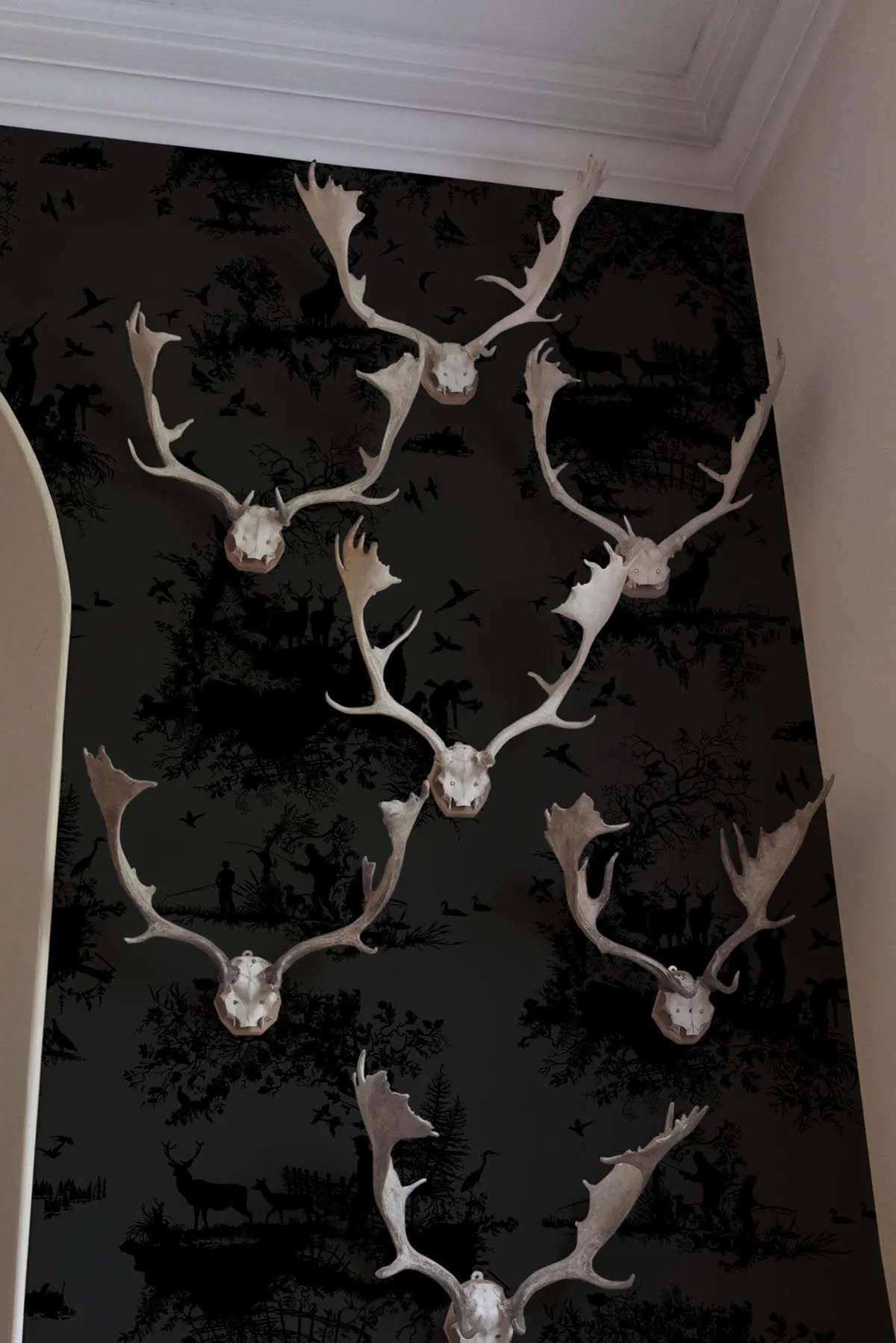hunting toile wallpaper