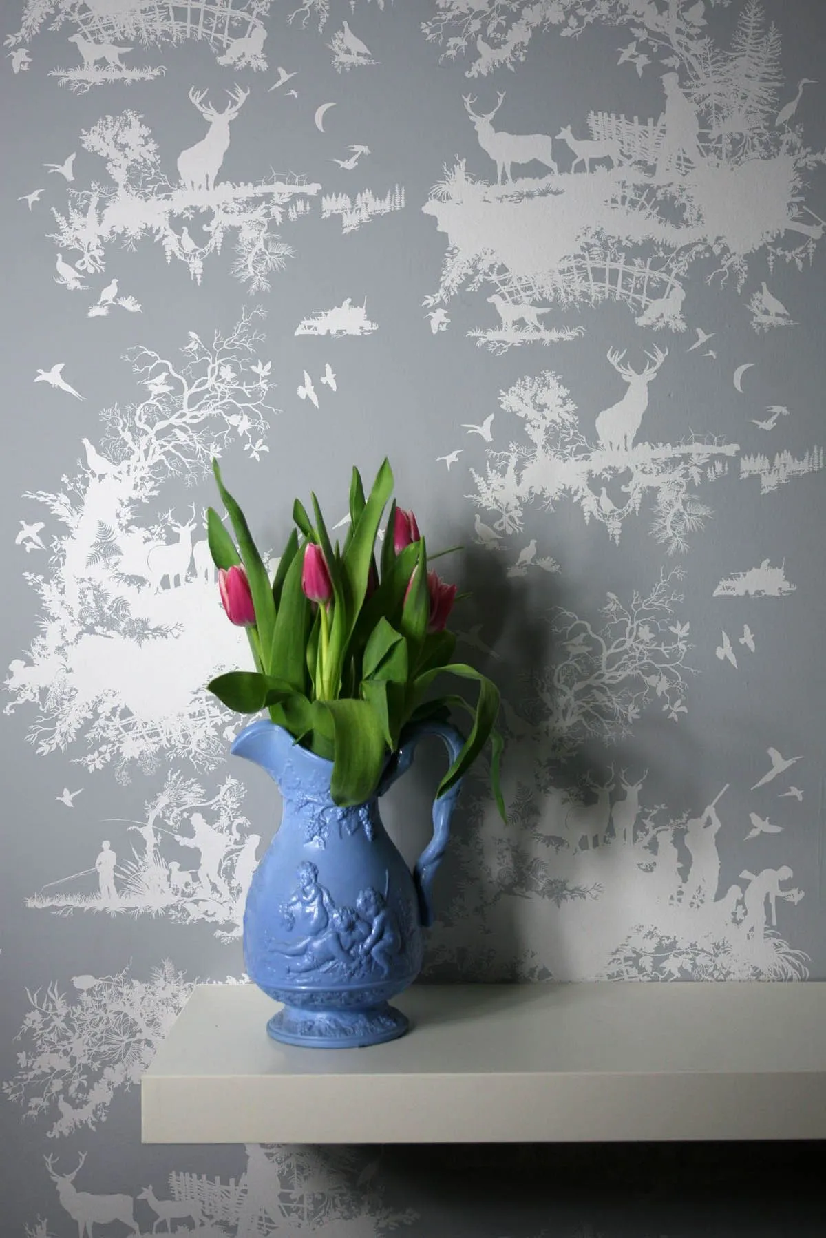 hunting toile wallpaper