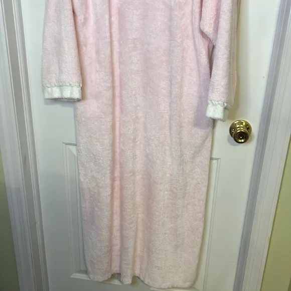 Kay Anna terry cotton, chenille robe. Size M. Full length. Long sleeves.