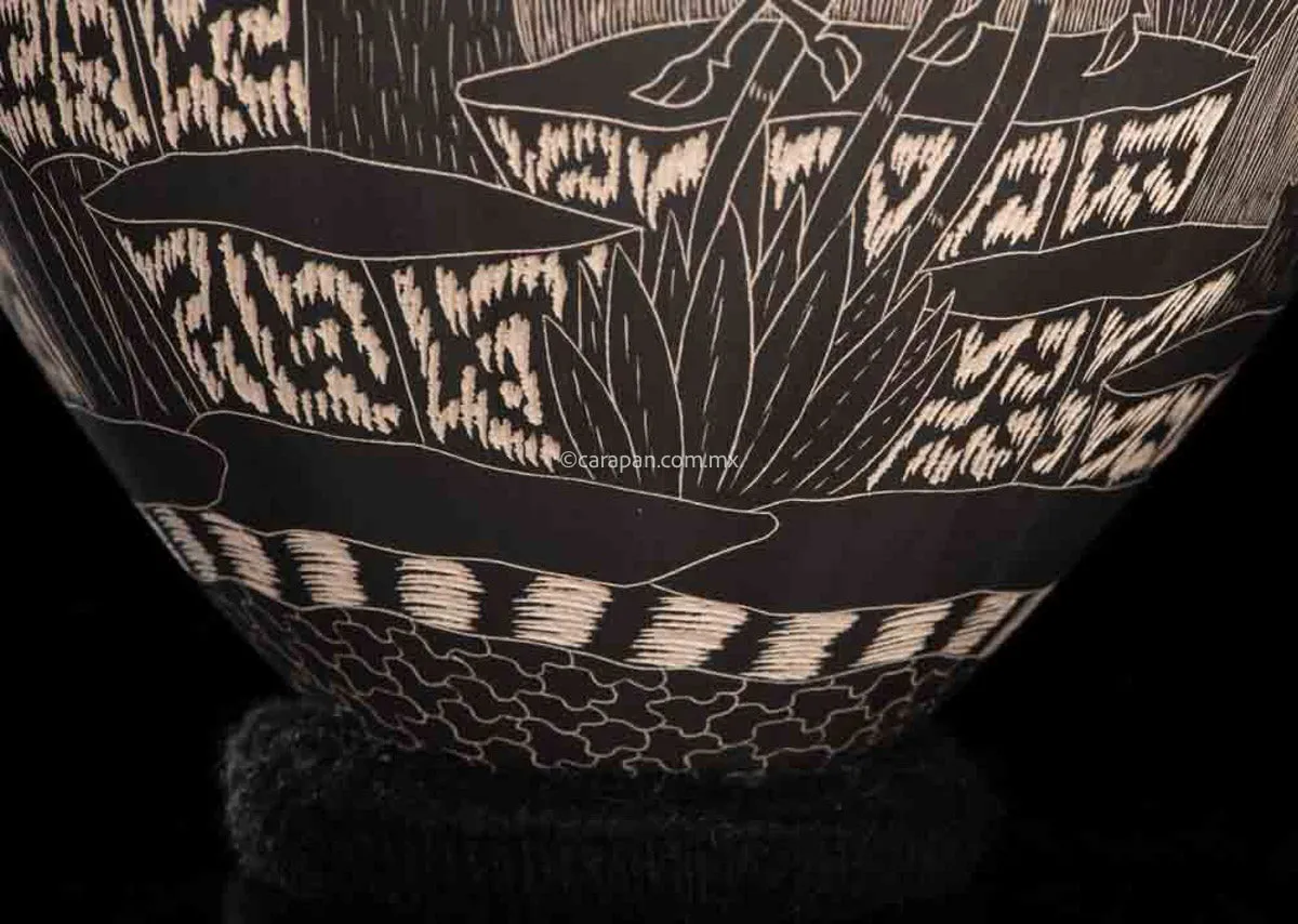 Mata Ortiz Pot With Etched Animals in Black Over Beige