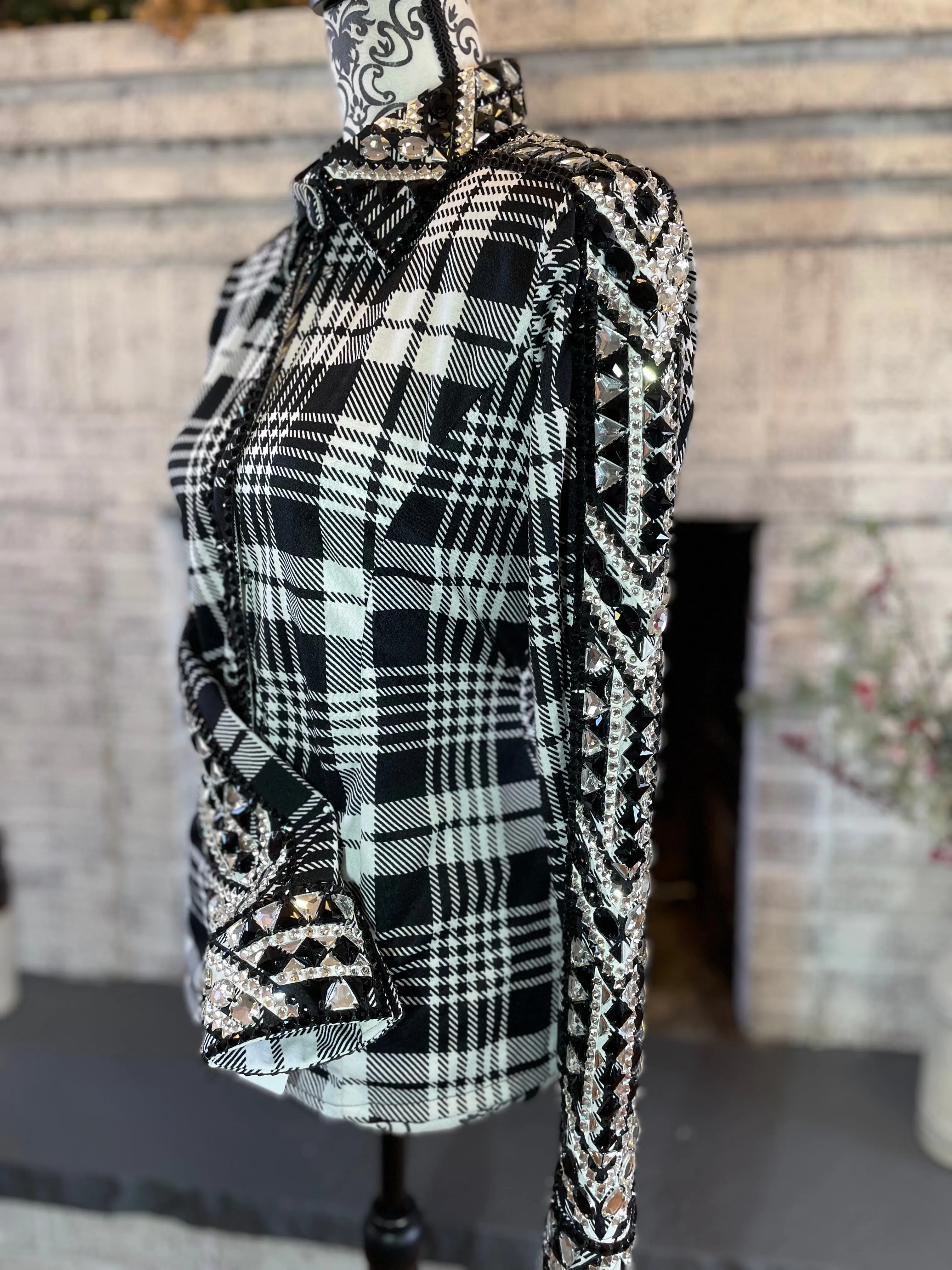 Medium KW Designs day shirt