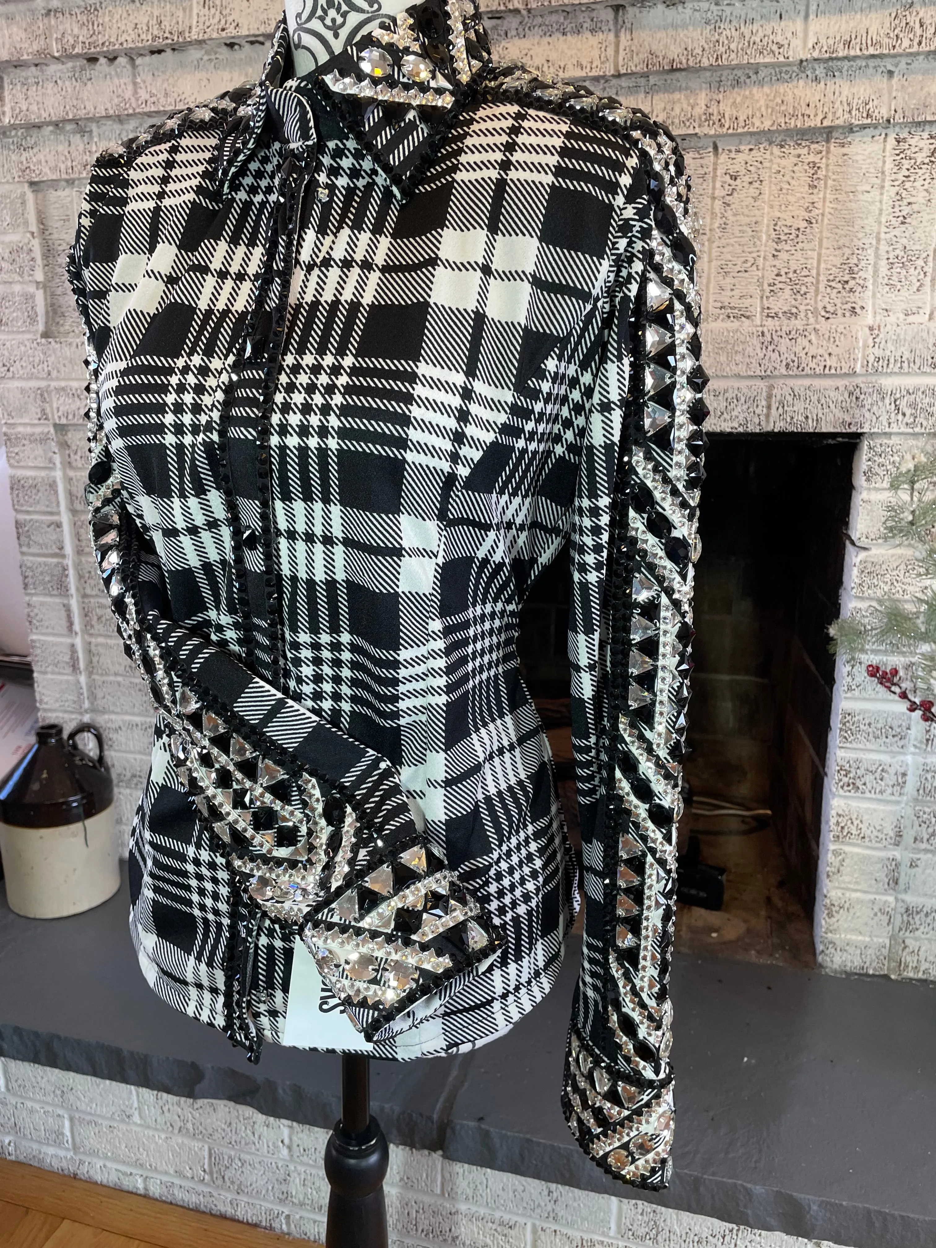 Medium KW Designs day shirt