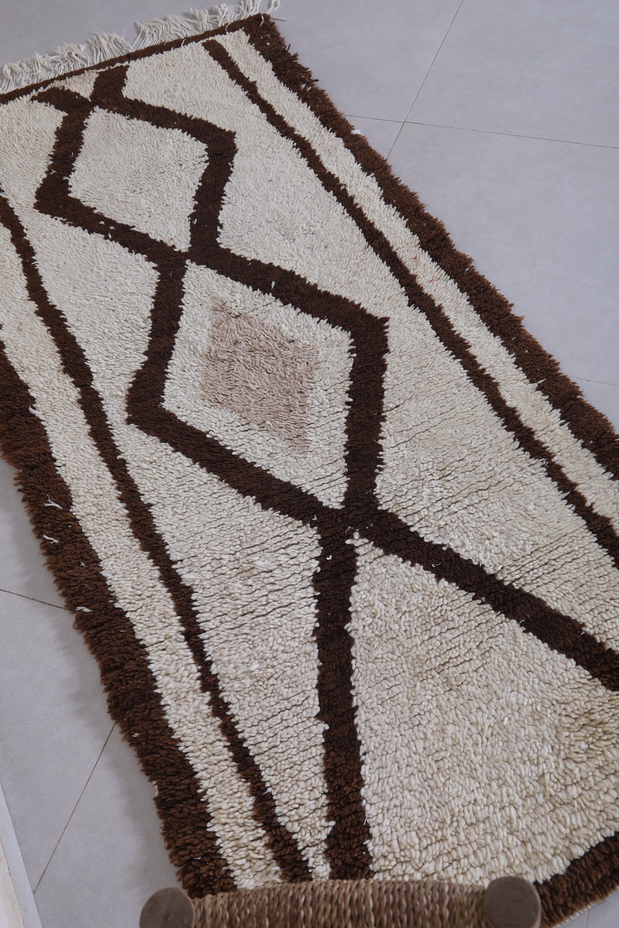 Moroccan Rug - Bold Diamond Pattern 2.6ft x 6.4ft | Handwoven