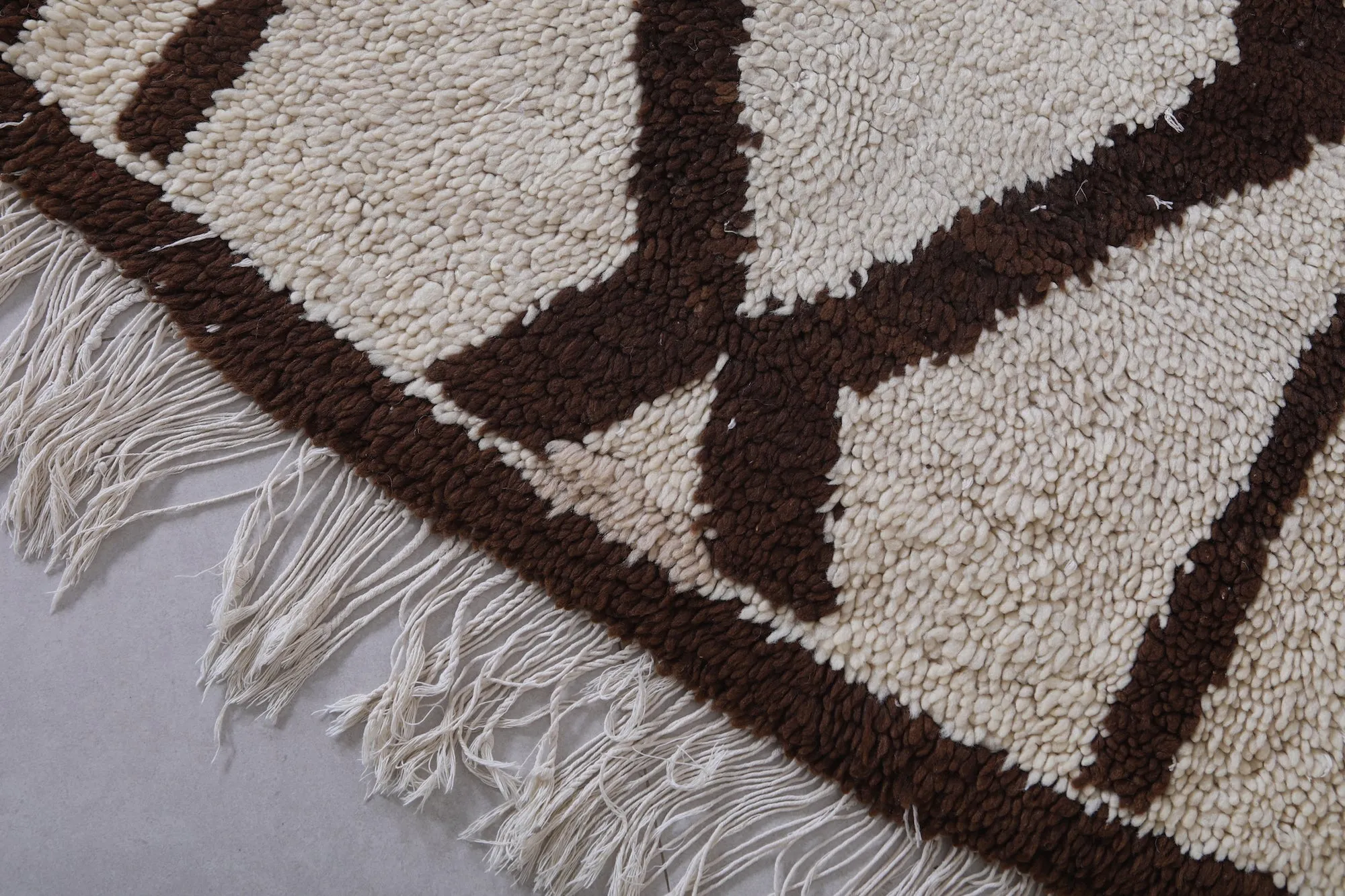 Moroccan Rug - Bold Diamond Pattern 2.6ft x 6.4ft | Handwoven