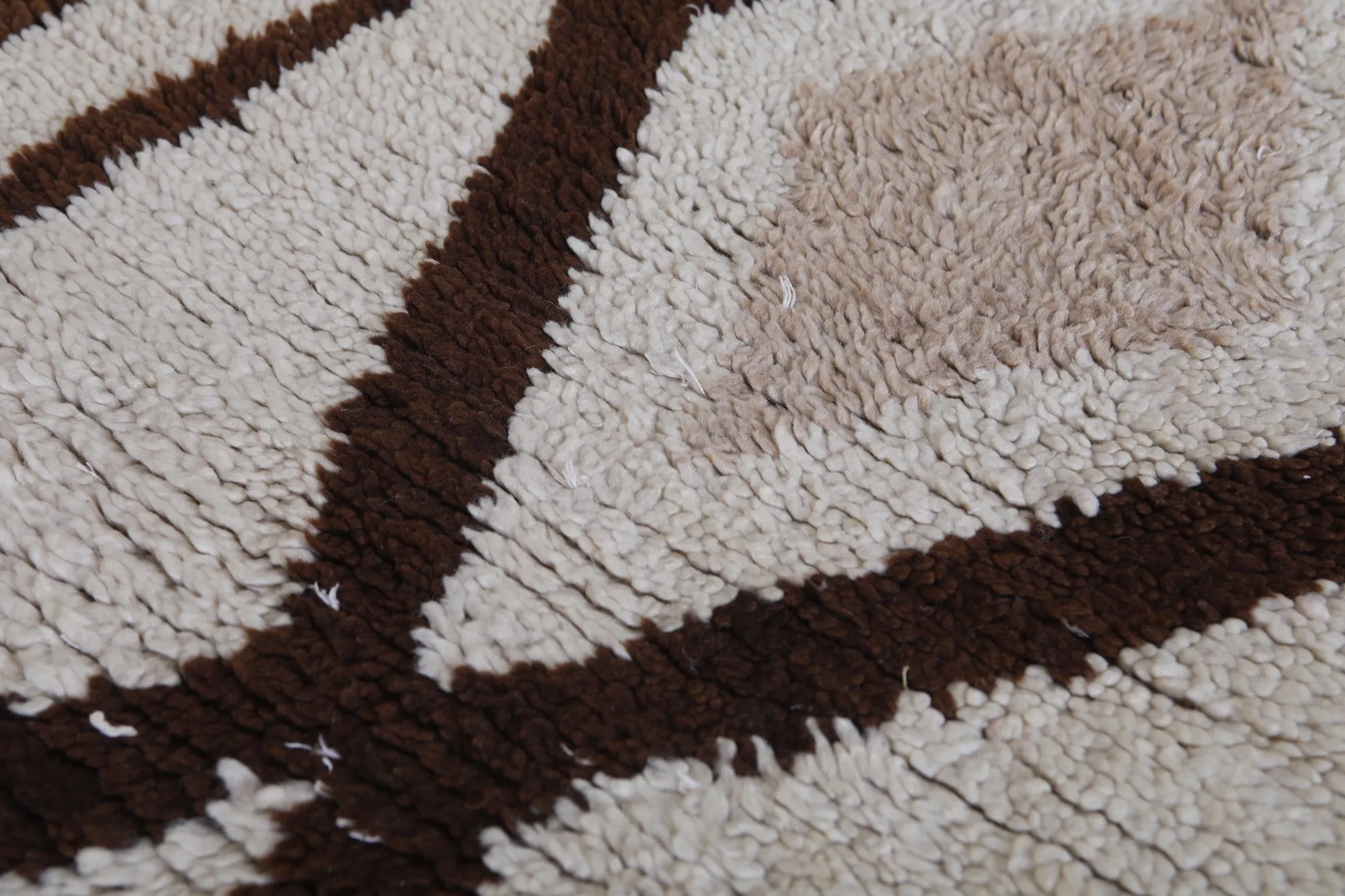Moroccan Rug - Bold Diamond Pattern 2.6ft x 6.4ft | Handwoven