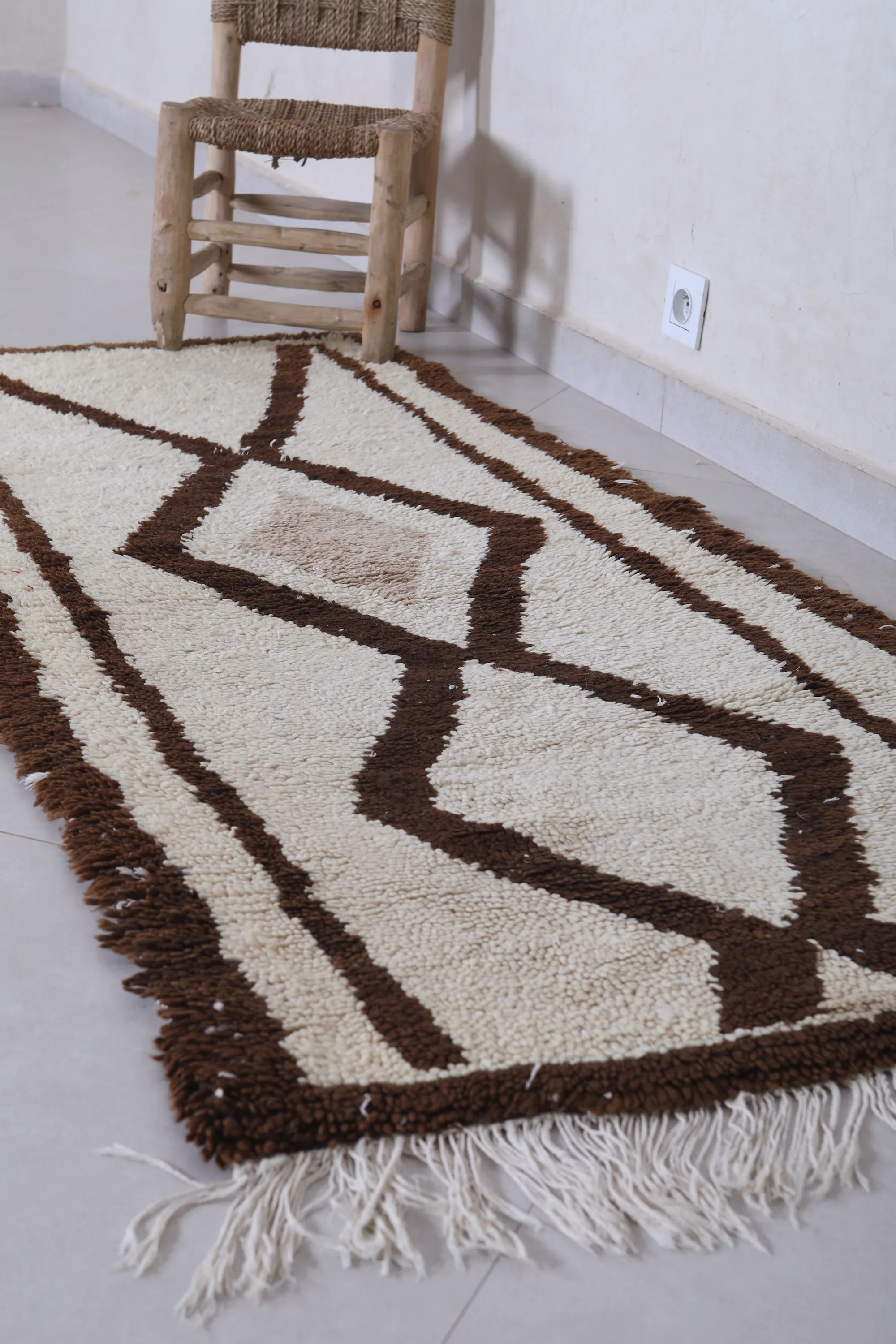 Moroccan Rug - Bold Diamond Pattern 2.6ft x 6.4ft | Handwoven