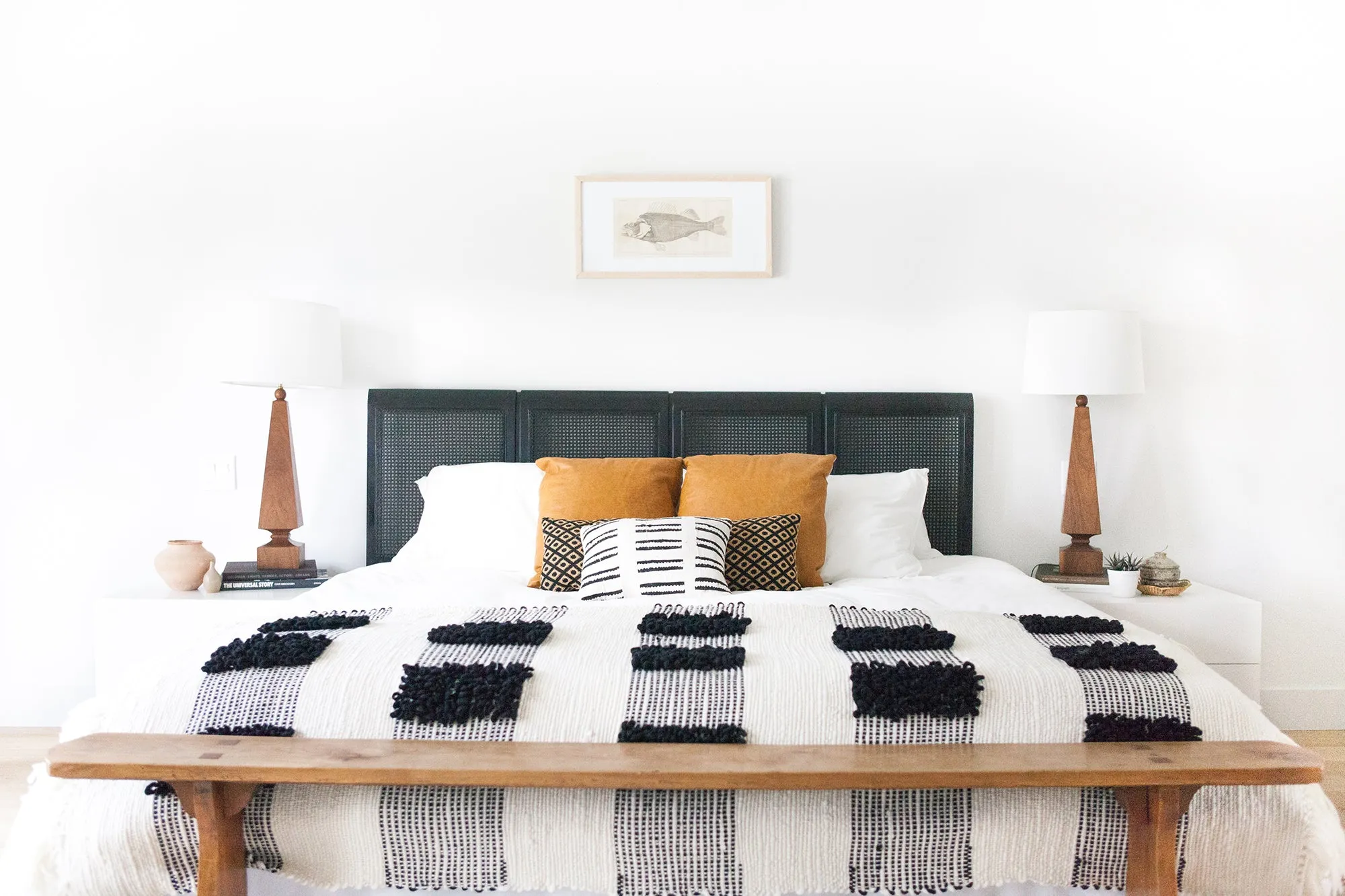 Off White Blanket with Black Loops in Geometric Design 3D Mosaico
