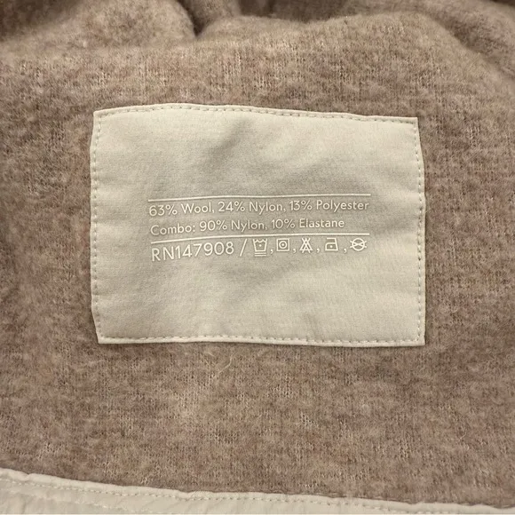 Outdoor Voices MegaFleece Pullover in Oatmeal/Amber colorway Size Small