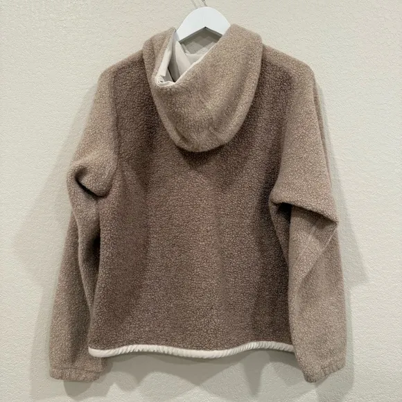 Outdoor Voices MegaFleece Pullover in Oatmeal/Amber colorway Size Small