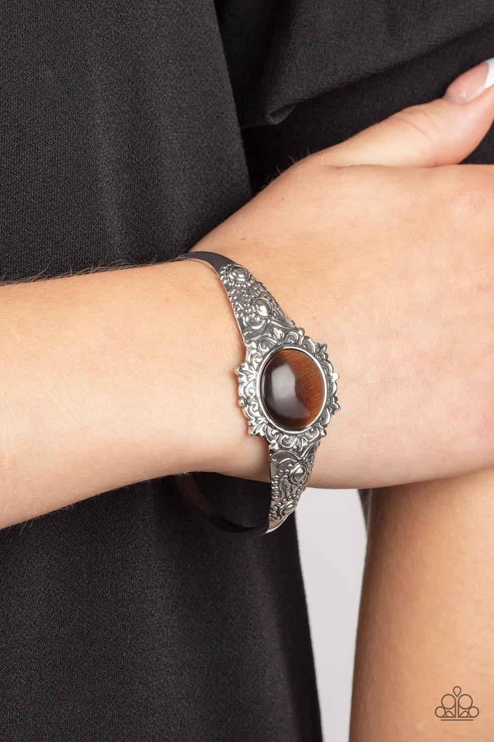 Paparazzi. - Extravagantly Enchanting - Brown Bracelet