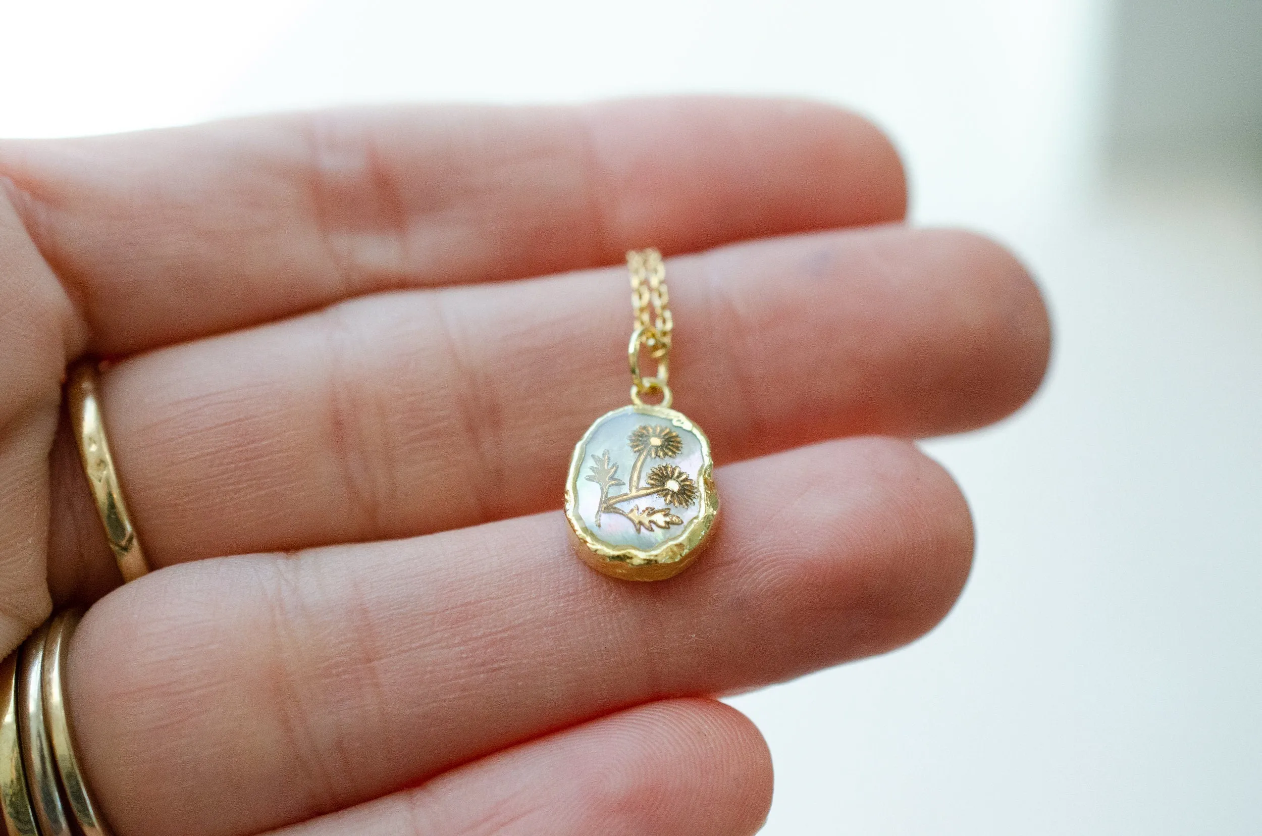 Pearl Flower Necklace, Mother of Pearl Necklace, June Birthstone Necklace, Dainty Pearl Necklace, Laying Pearl Necklace, Gift for friend,