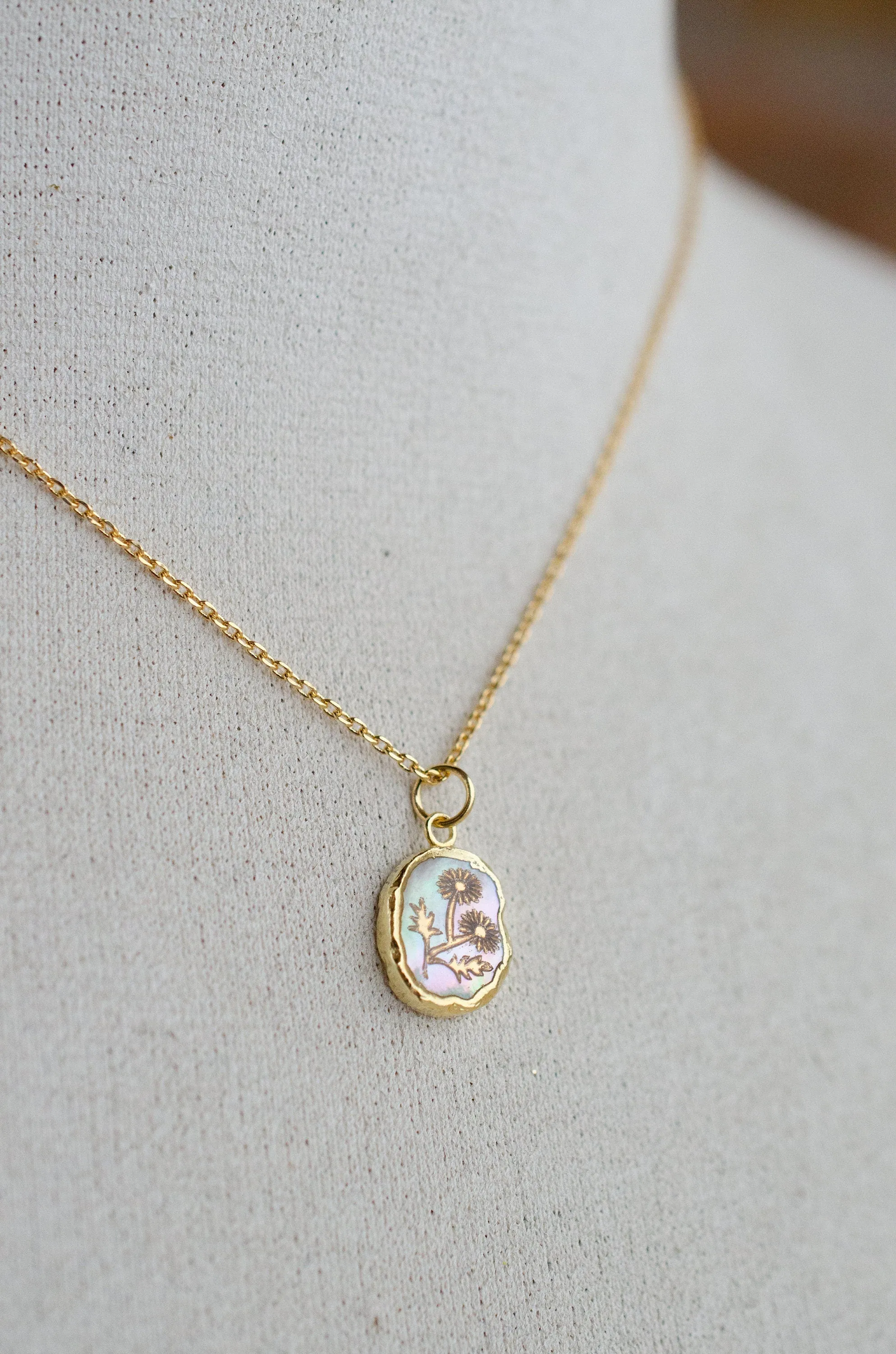 Pearl Flower Necklace, Mother of Pearl Necklace, June Birthstone Necklace, Dainty Pearl Necklace, Laying Pearl Necklace, Gift for friend,