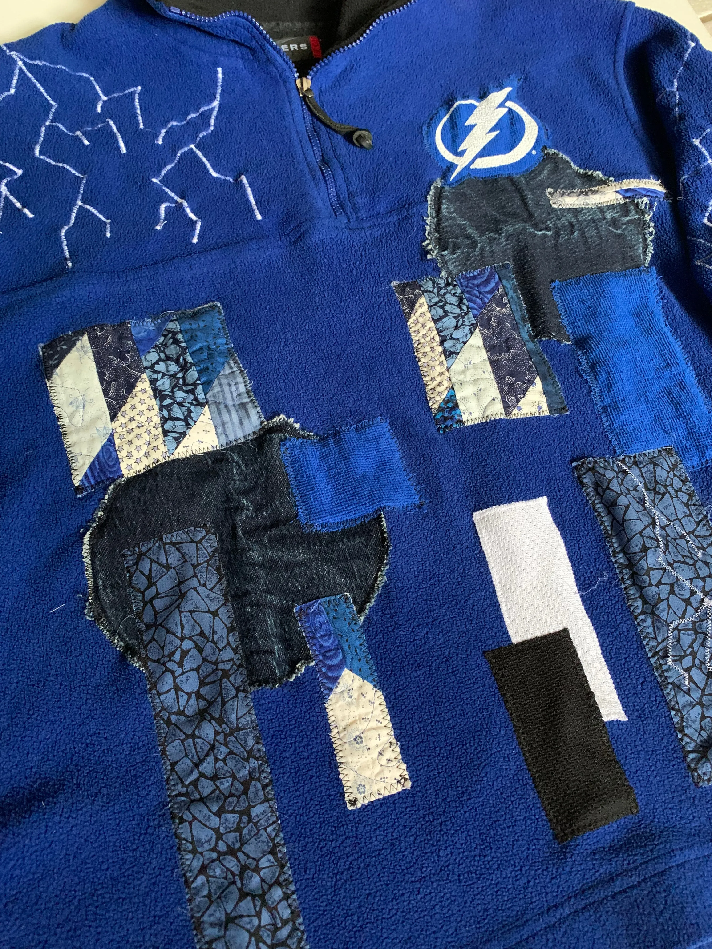 "1 of 1" Tampa Bay Lighting Patch-worked 1/4 Zip Fleece Sweater (L)