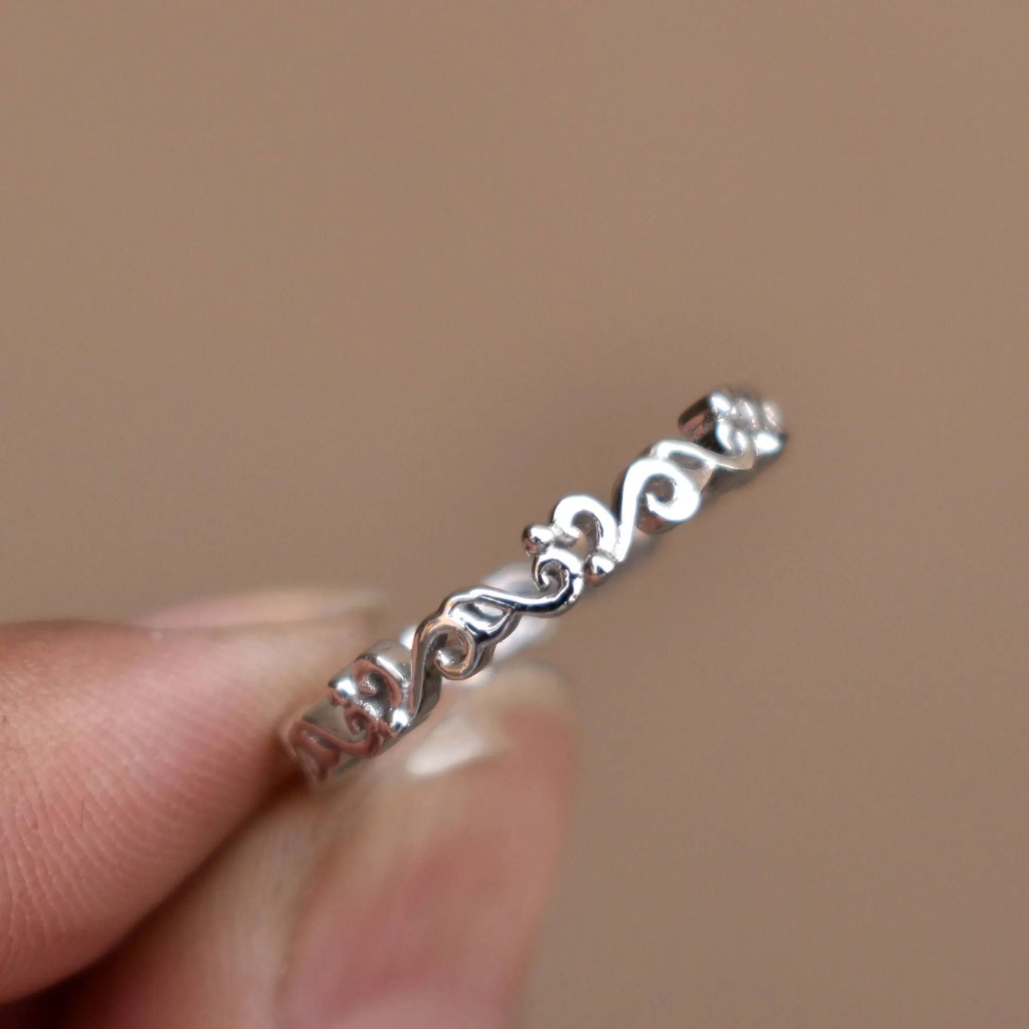 Solid Gold Ivy Vine Floral Dainty Wedding Ring