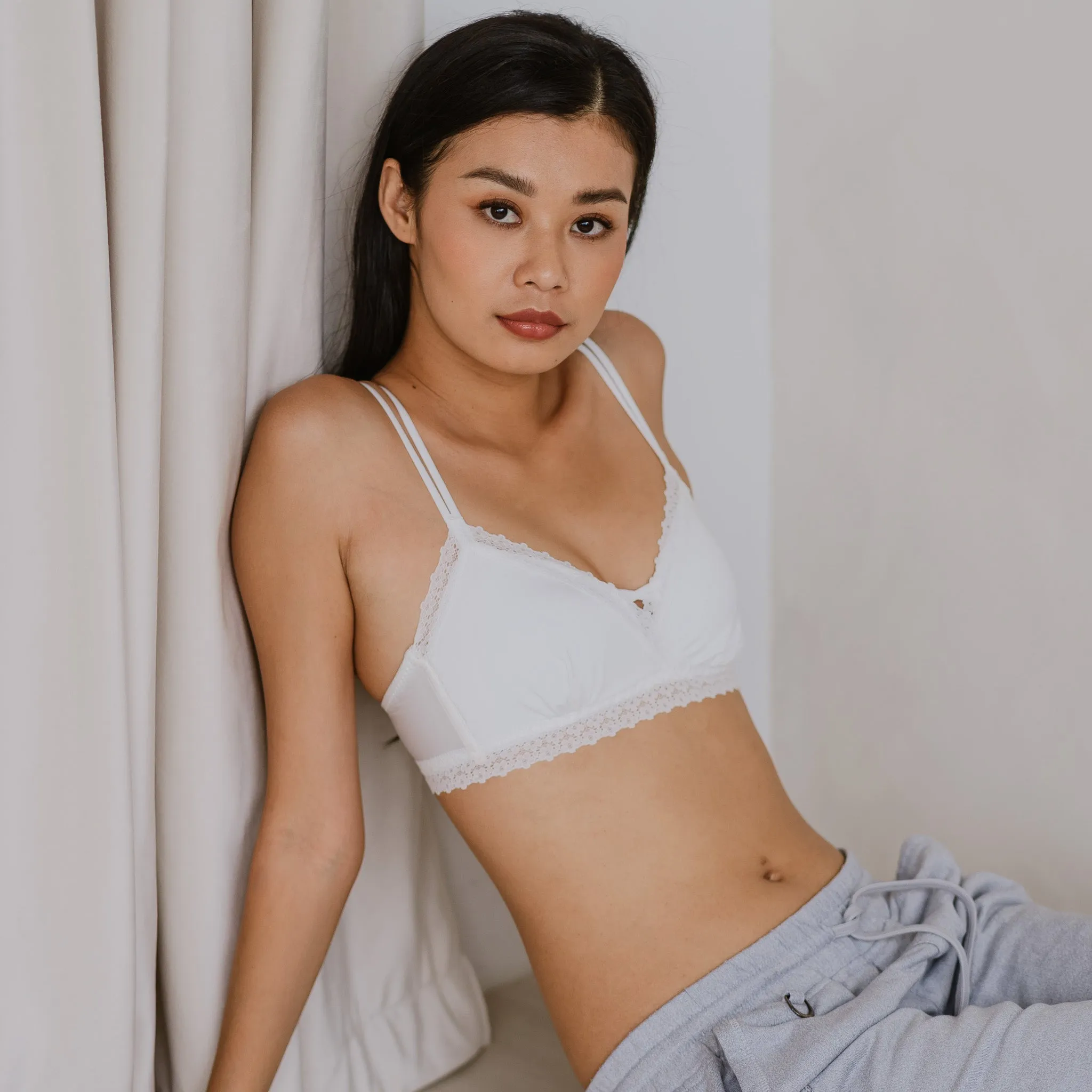 The Silky Smooth! Lace Trim Lightly-Lined Wireless Bra in Mochi Crepe