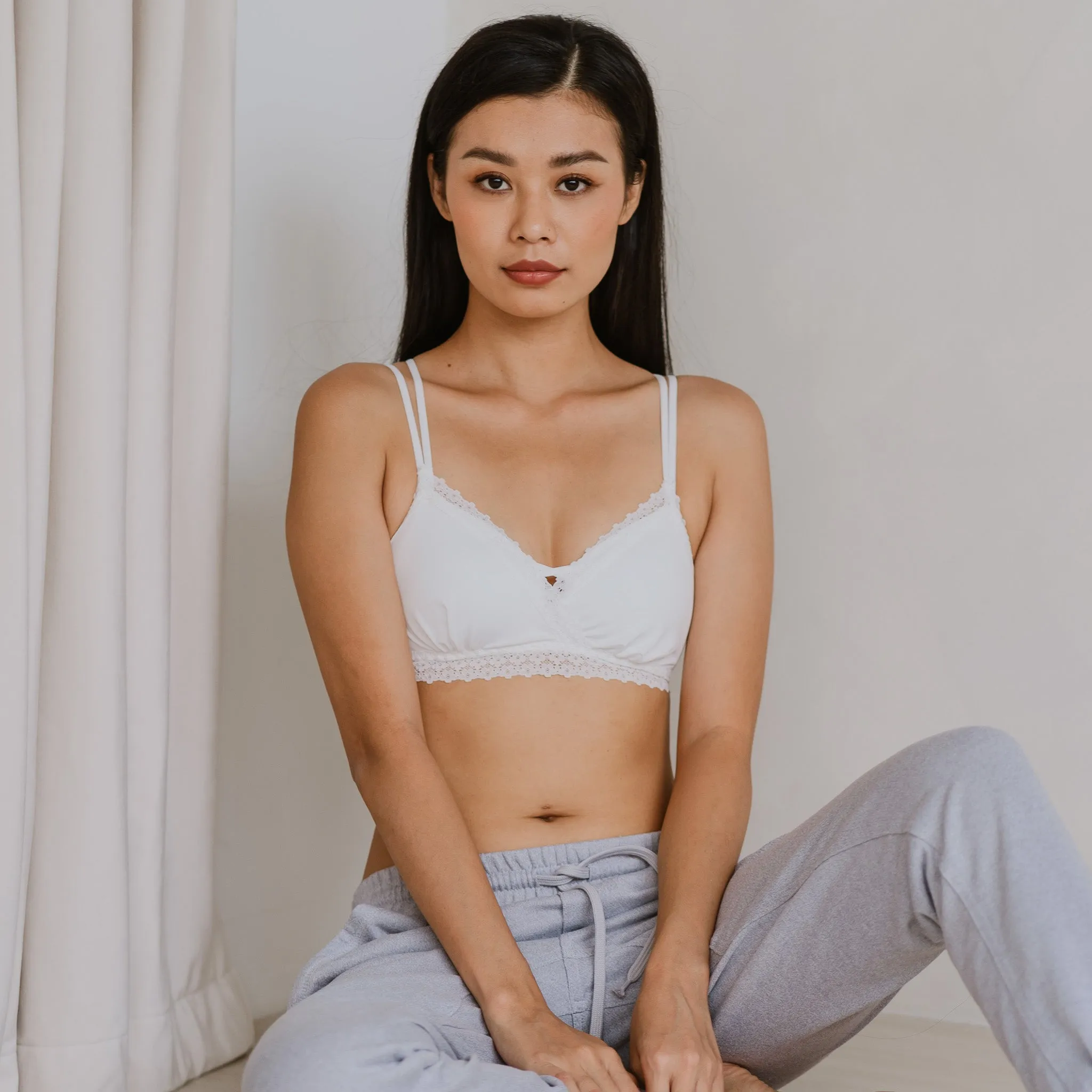 The Silky Smooth! Lace Trim Lightly-Lined Wireless Bra in Mochi Crepe