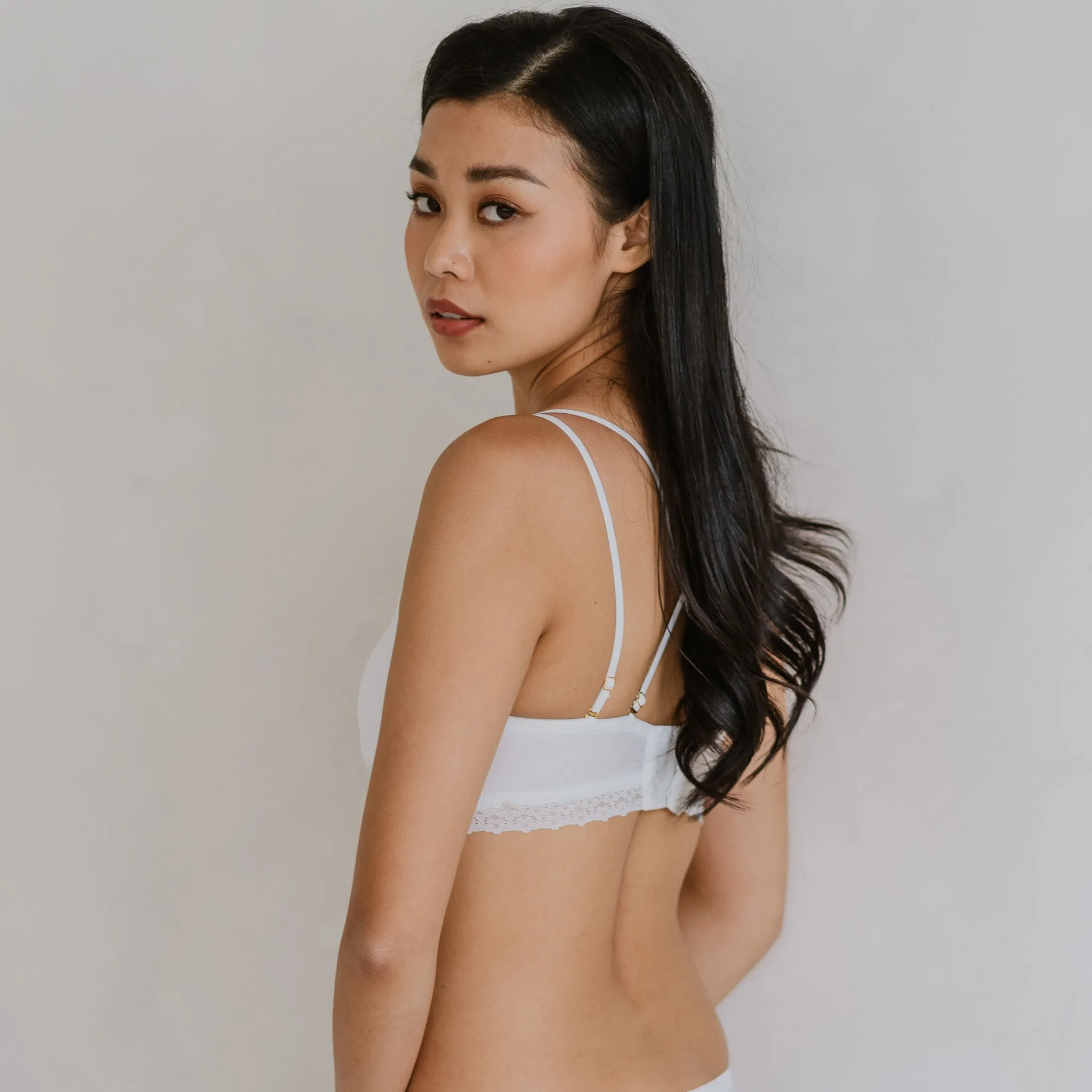 The Silky Smooth! Lace Trim Lightly-Lined Wireless Bra in Mochi Crepe