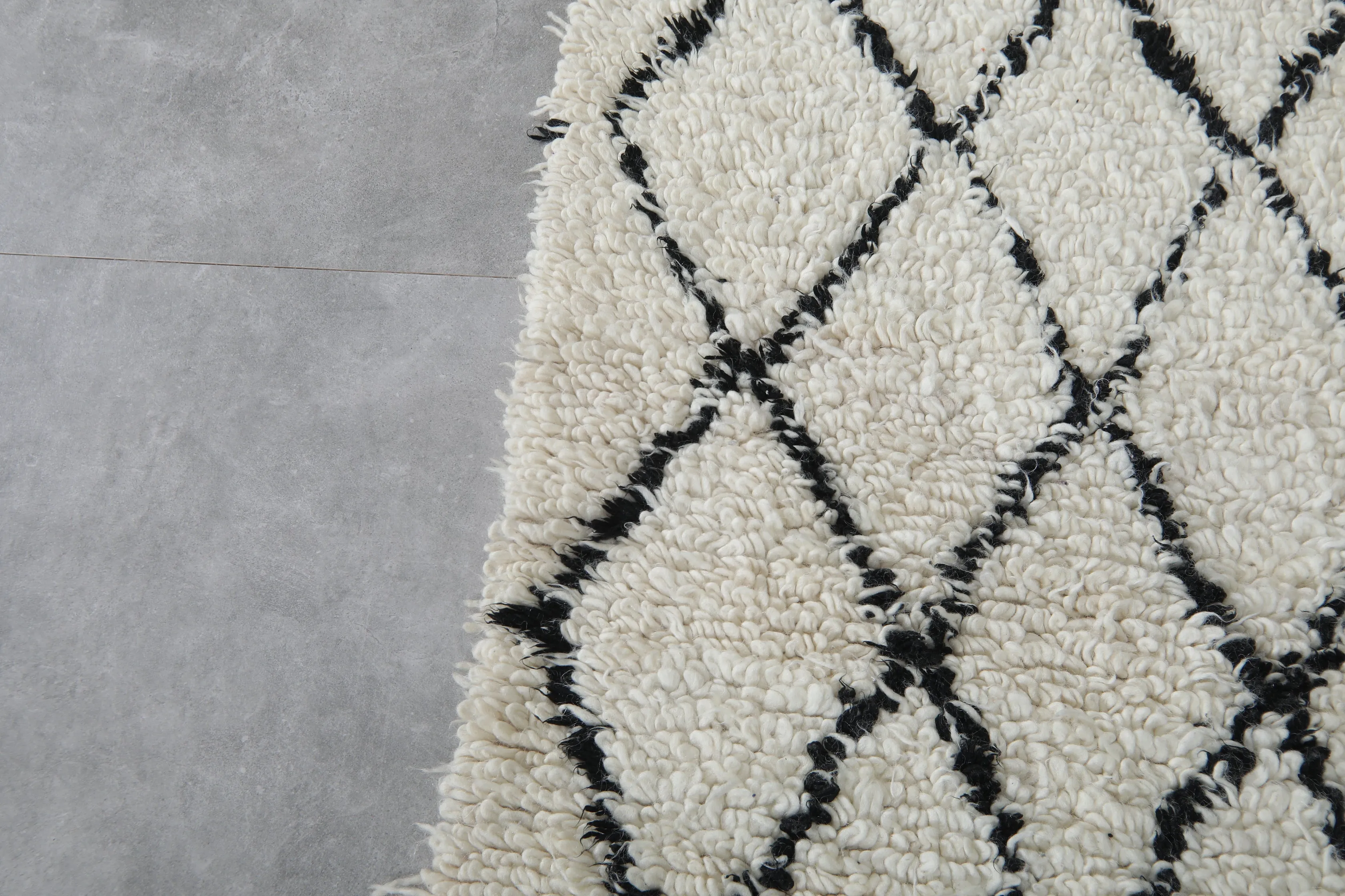 Trellis Beni Ourain Rug 5.5 x 6.8 Feet - Authentic Moroccan Wool Rug