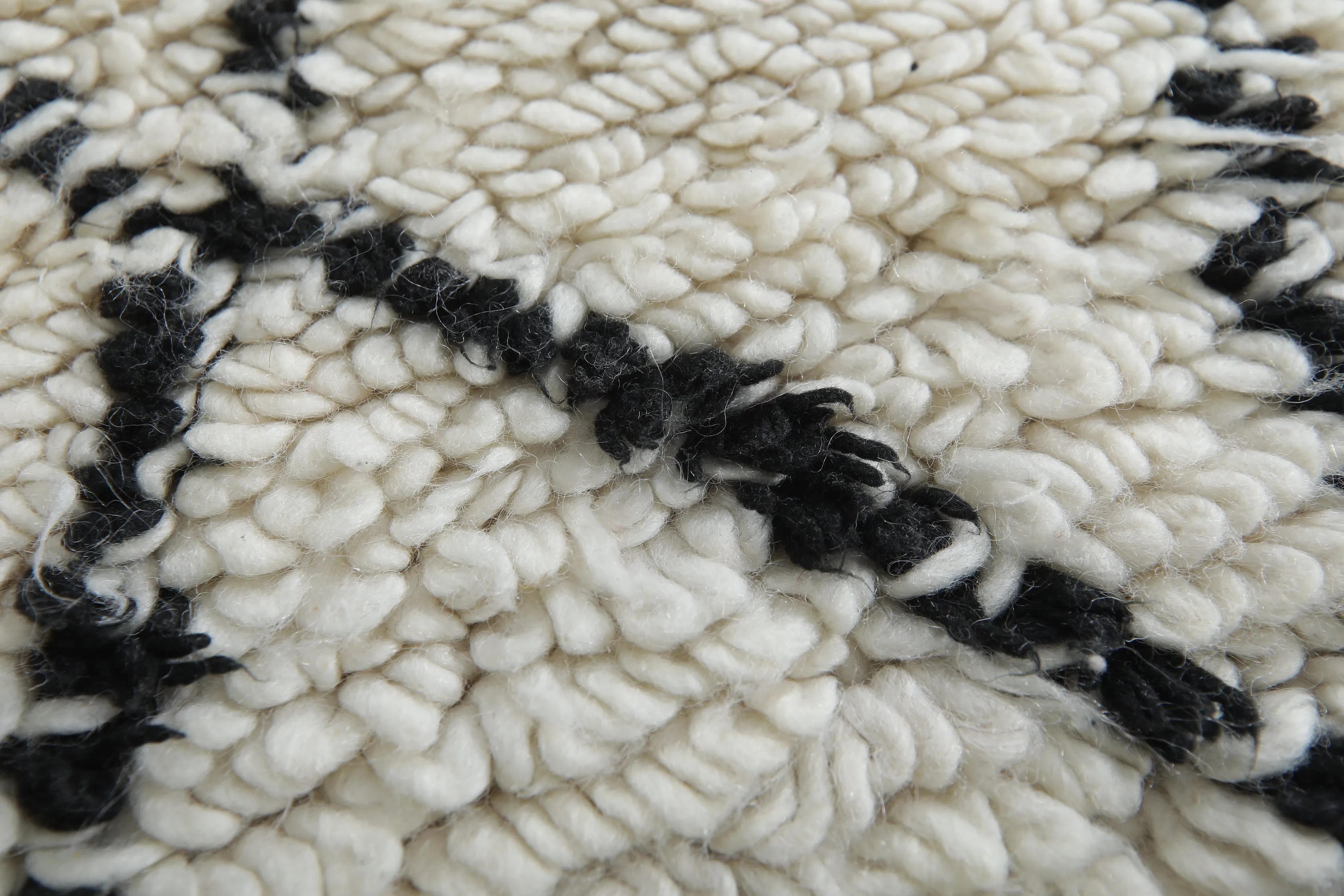 Trellis Beni Ourain Rug 5.5 x 6.8 Feet - Authentic Moroccan Wool Rug