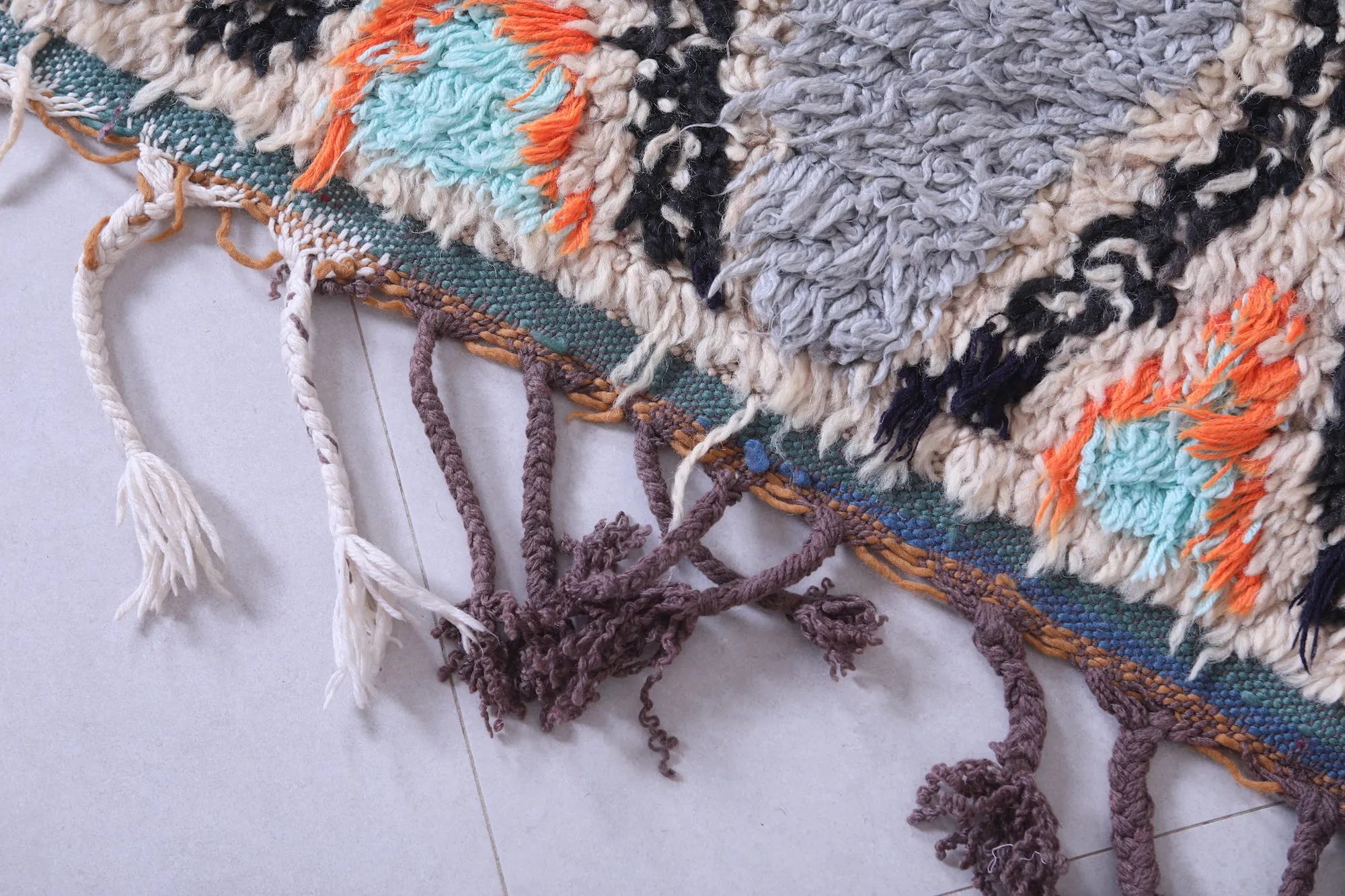Vintage Moroccan Rug - Handwoven 5.3 X 8.3 Feet | Bold Geometric Design