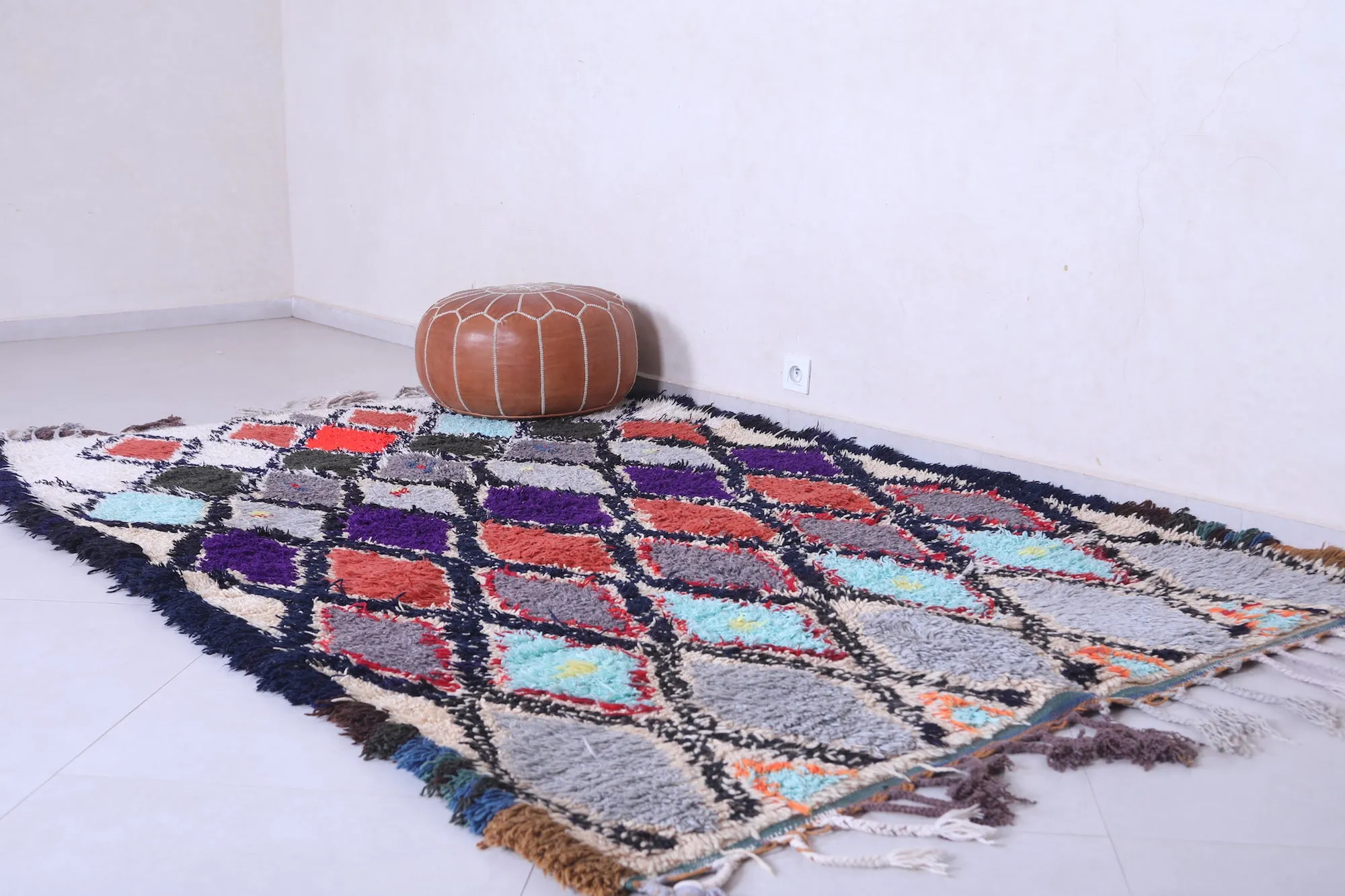 Vintage Moroccan Rug - Handwoven 5.3 X 8.3 Feet | Bold Geometric Design