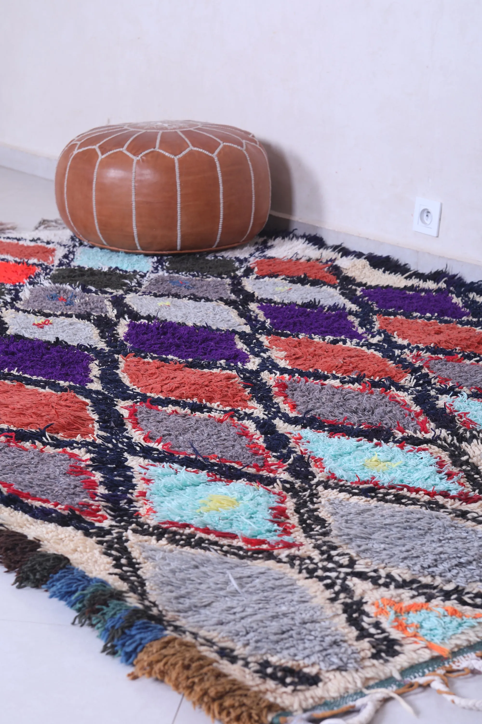Vintage Moroccan Rug - Handwoven 5.3 X 8.3 Feet | Bold Geometric Design