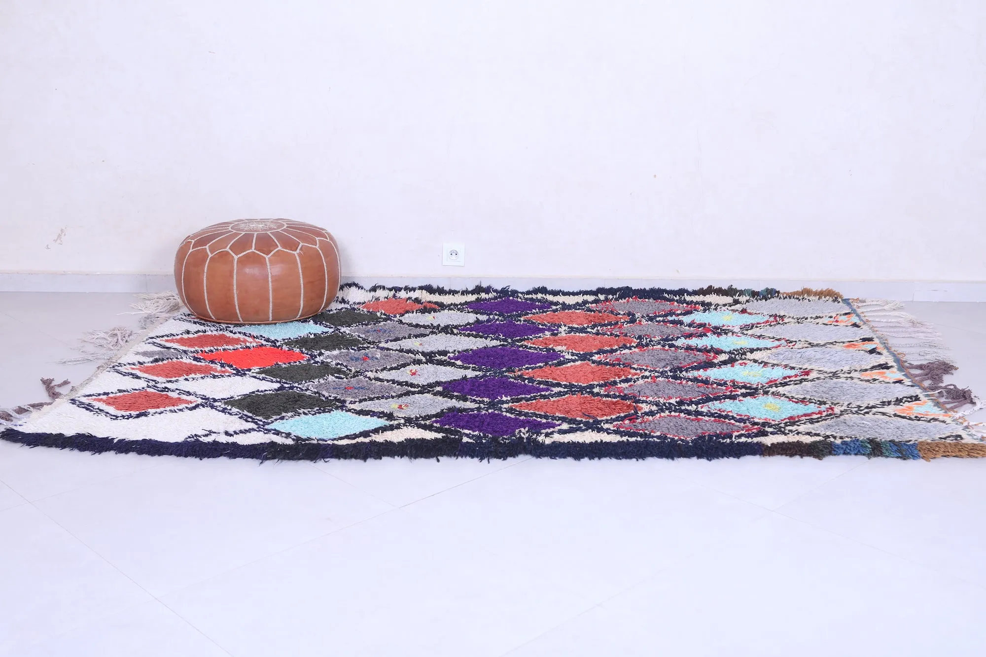 Vintage Moroccan Rug - Handwoven 5.3 X 8.3 Feet | Bold Geometric Design